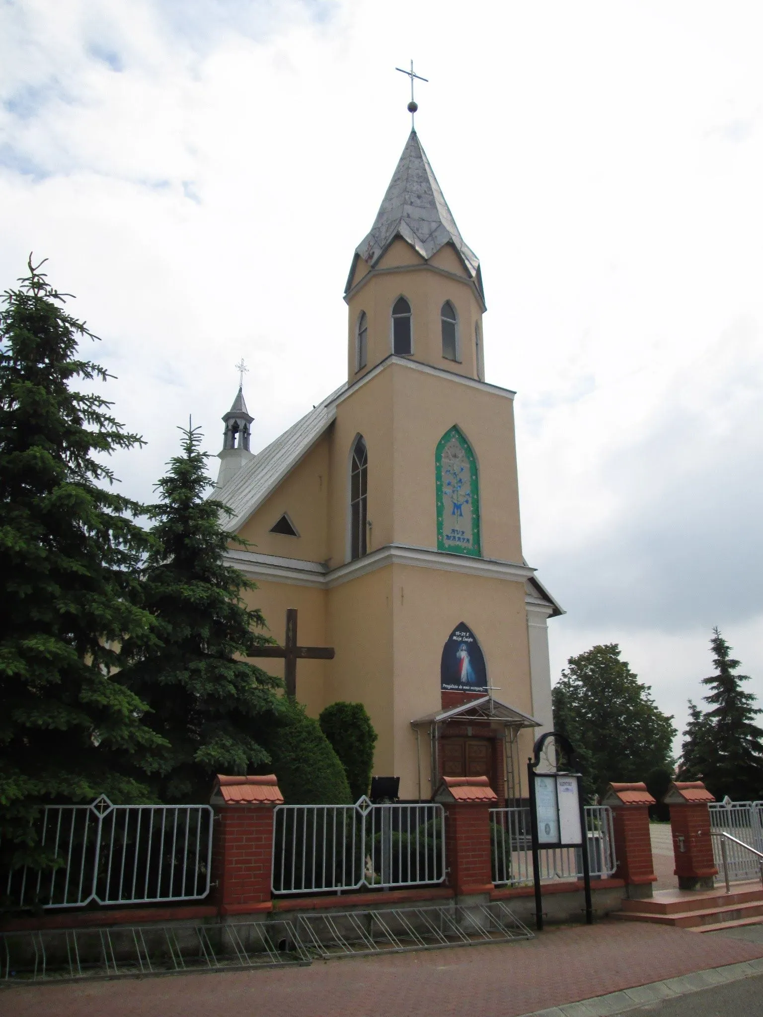 Photo showing: Zdziarzec - Kościół pod wezwaniem Nawiedzenia N.M.P.