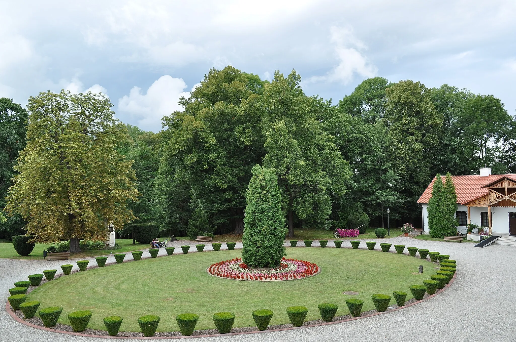 Photo showing: Park zamkowy w Przecławiu.