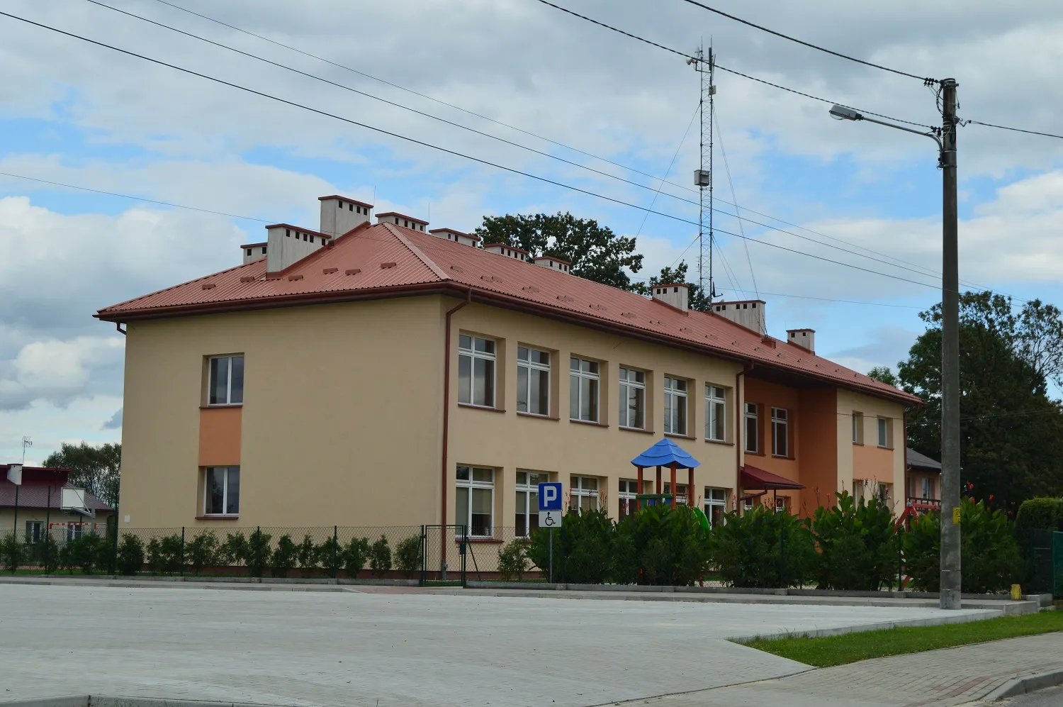 Photo showing: Szkoła Podstawowa w Woli Rusinowskiej