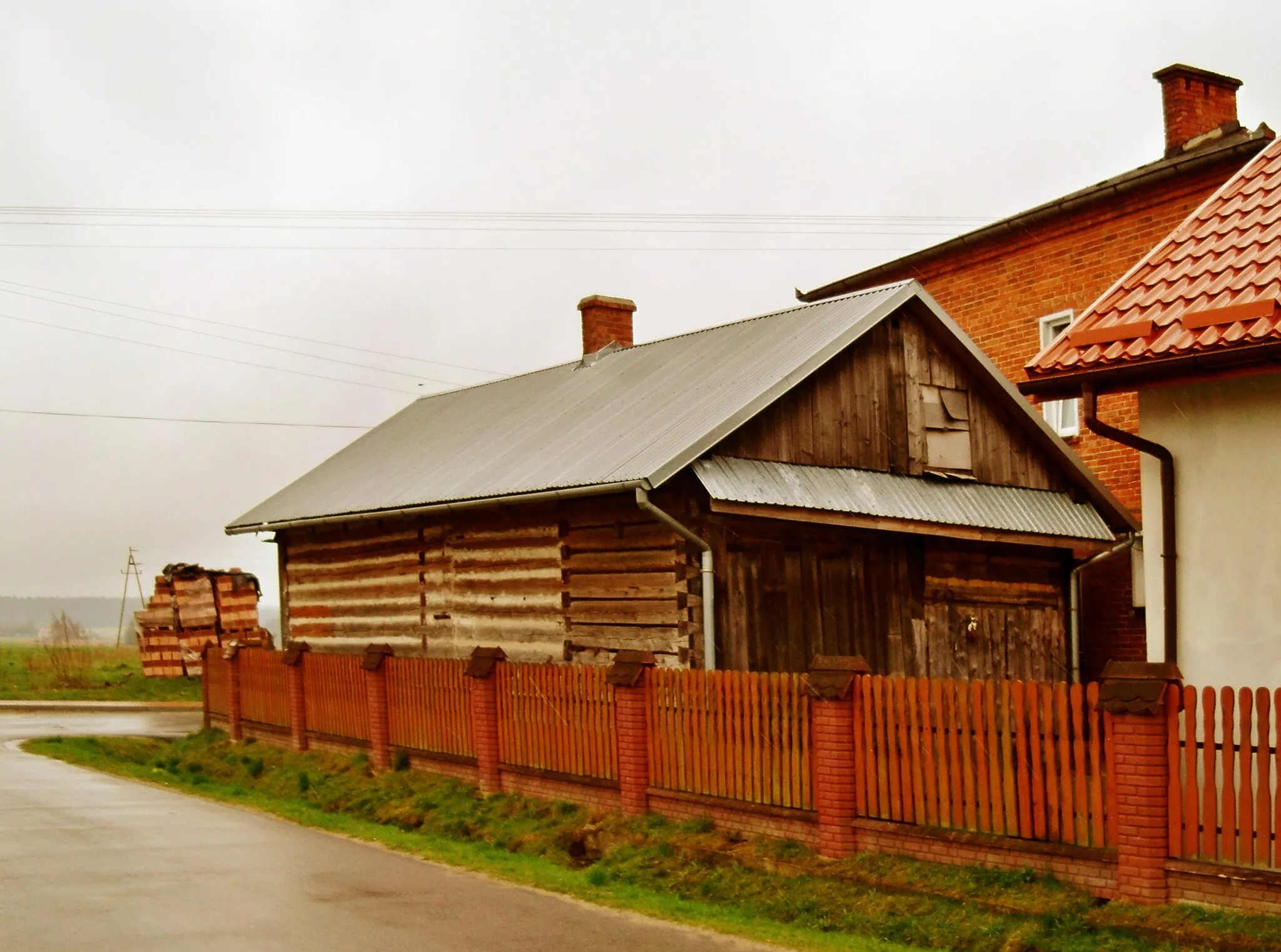 Photo showing: Pozostałości drewnianej zabudowy Trzebosi