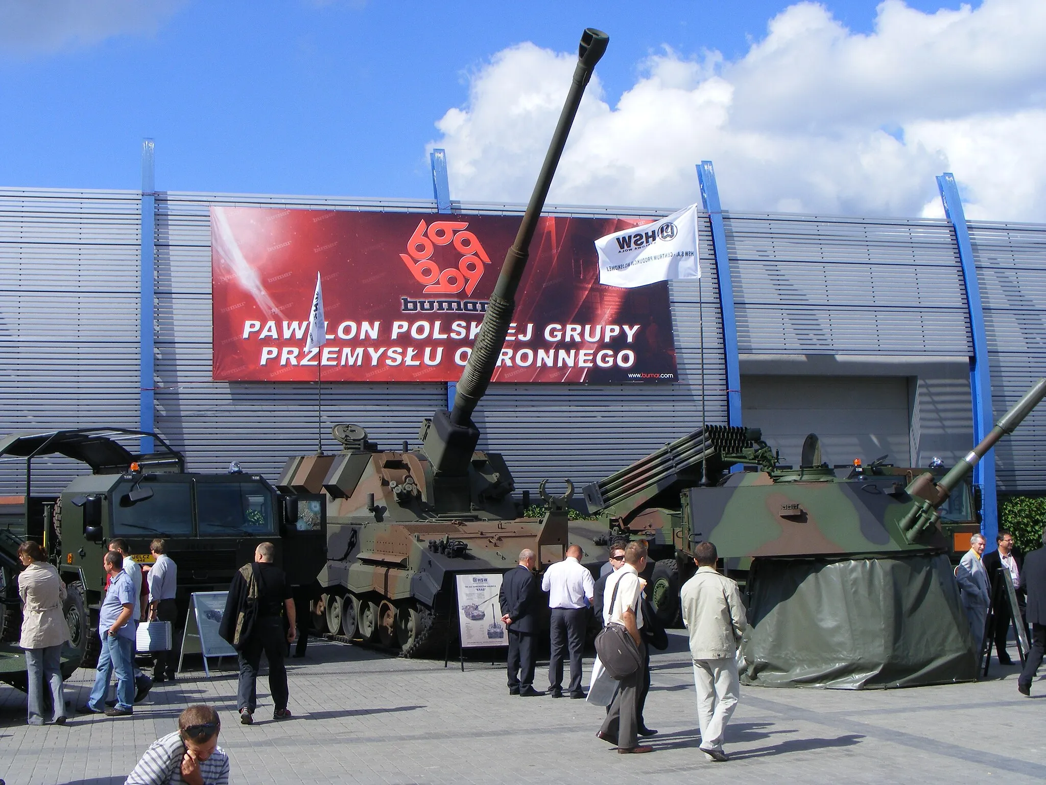 Photo showing: Polish mobile artillery shown at International Defence Industry Exhibition 2008 in Kielce, Poland.