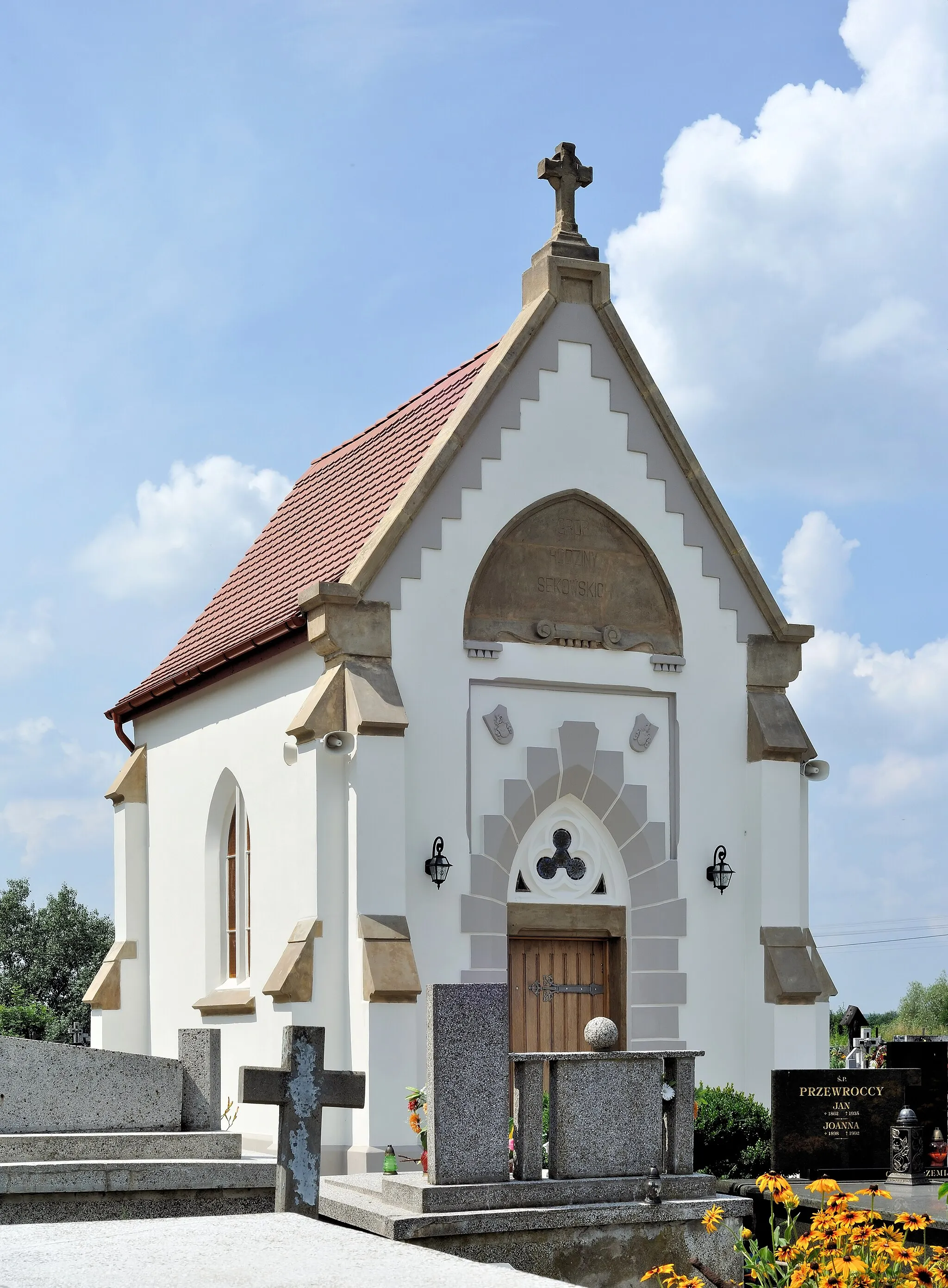 Photo showing: Tomb chapel of family Sękowski in the Rzochów cemetery