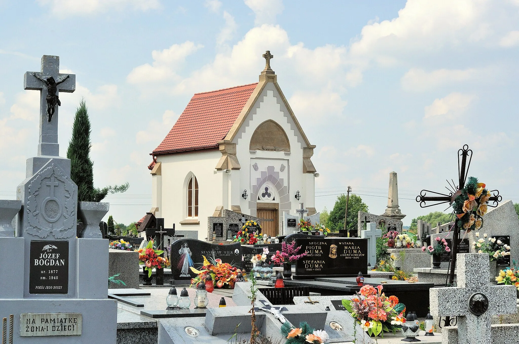 Photo showing: Tomb chapel of family Sękowski in the Rzochów cemetery