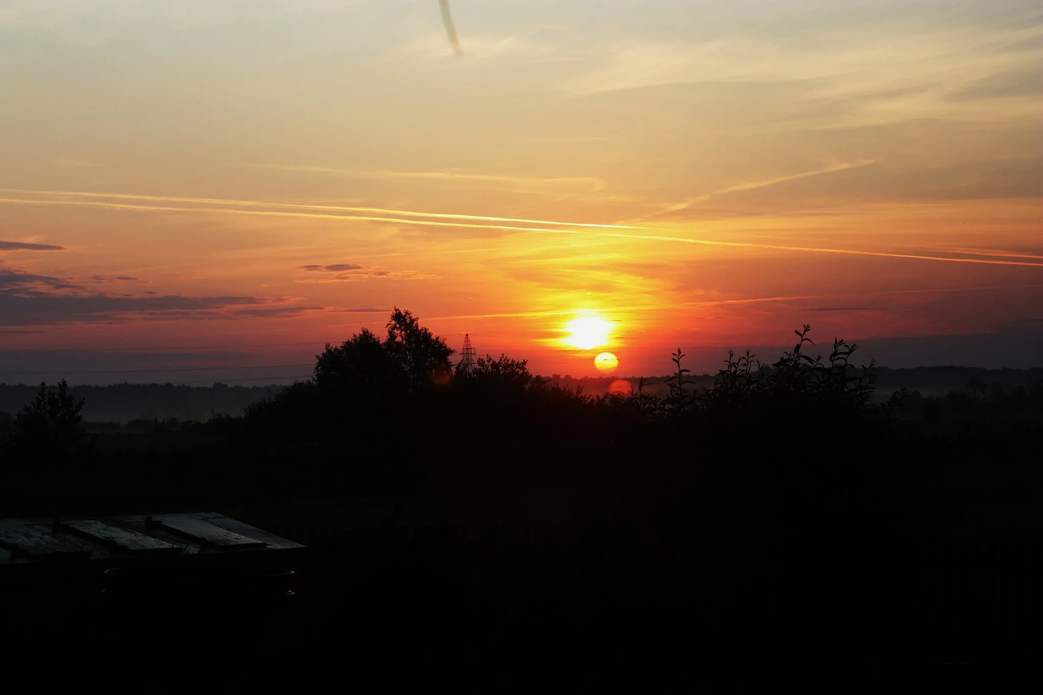 Photo showing: Wschód słońca.