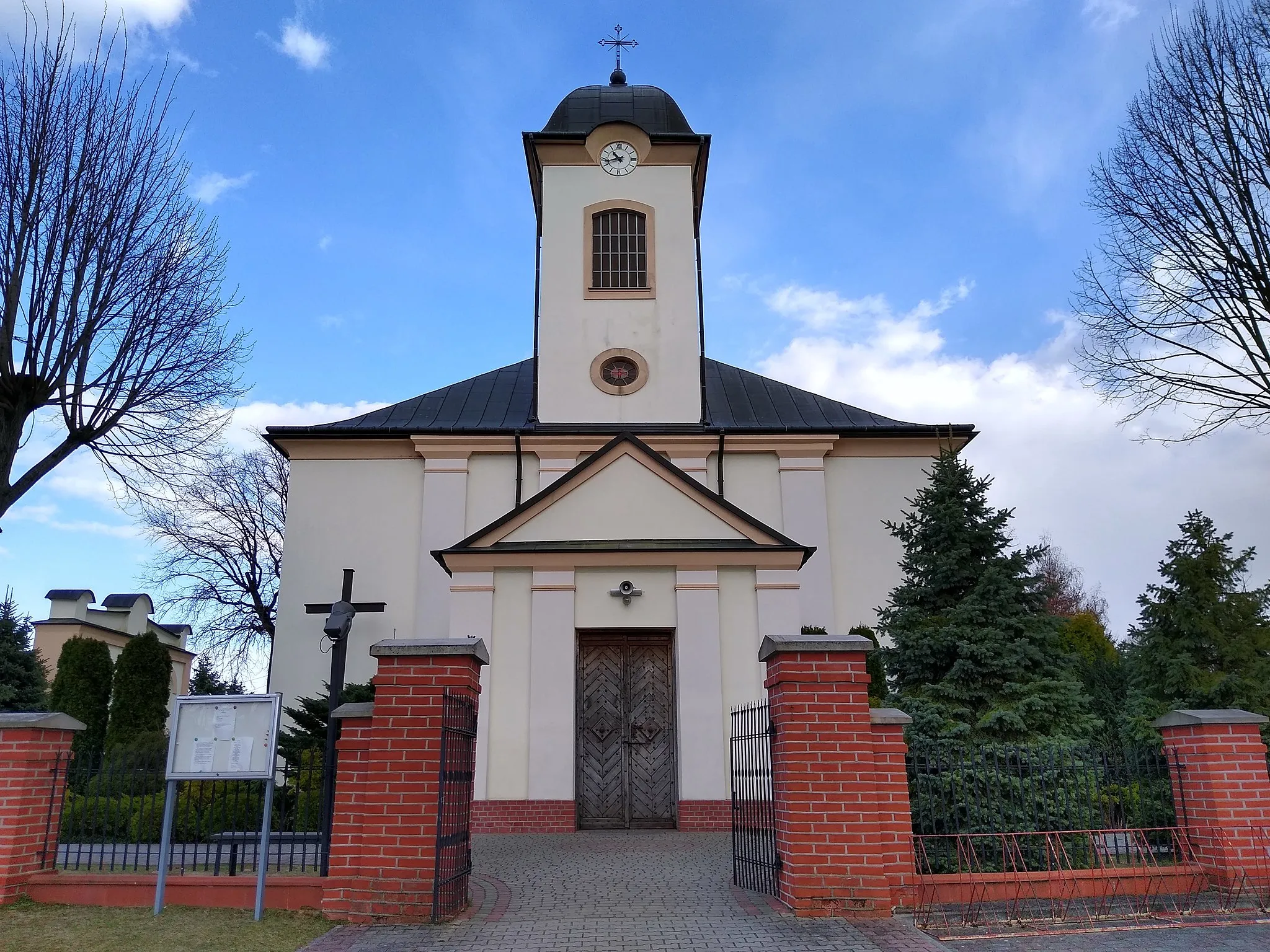 Photo showing: Dzikowiec - kościół 2