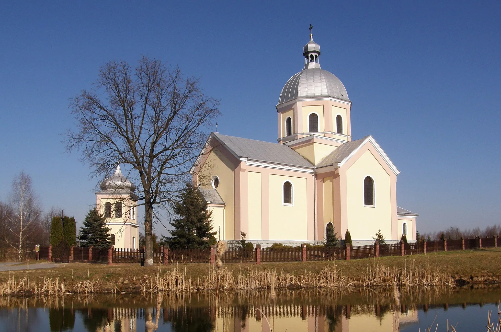 Photo showing: Kościół parafialny pw. Św. Apostołów Piotra i Pawła w Cieplicach
