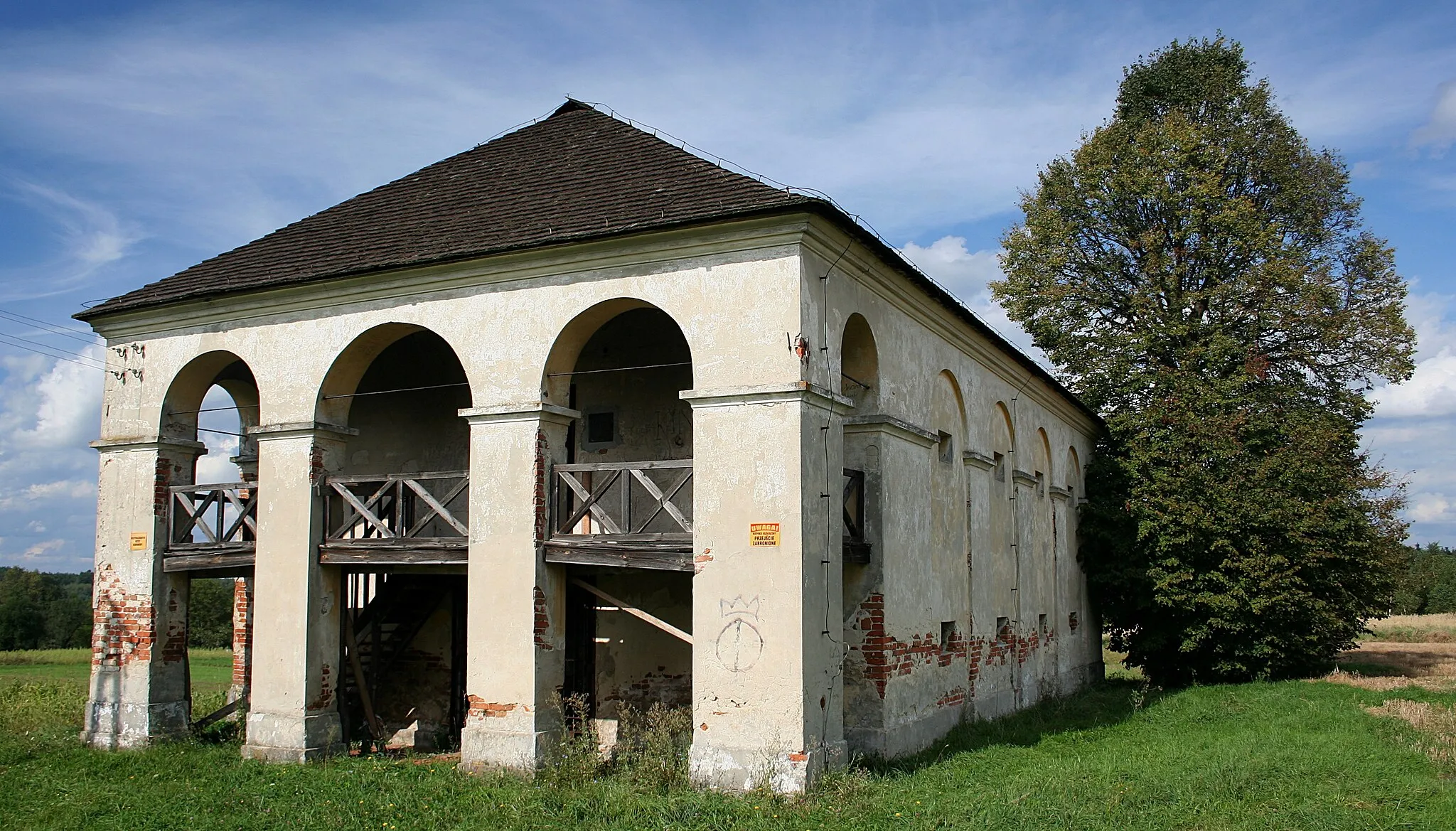 Photo showing: Granary in Brzóza Stadnicka, Poland.