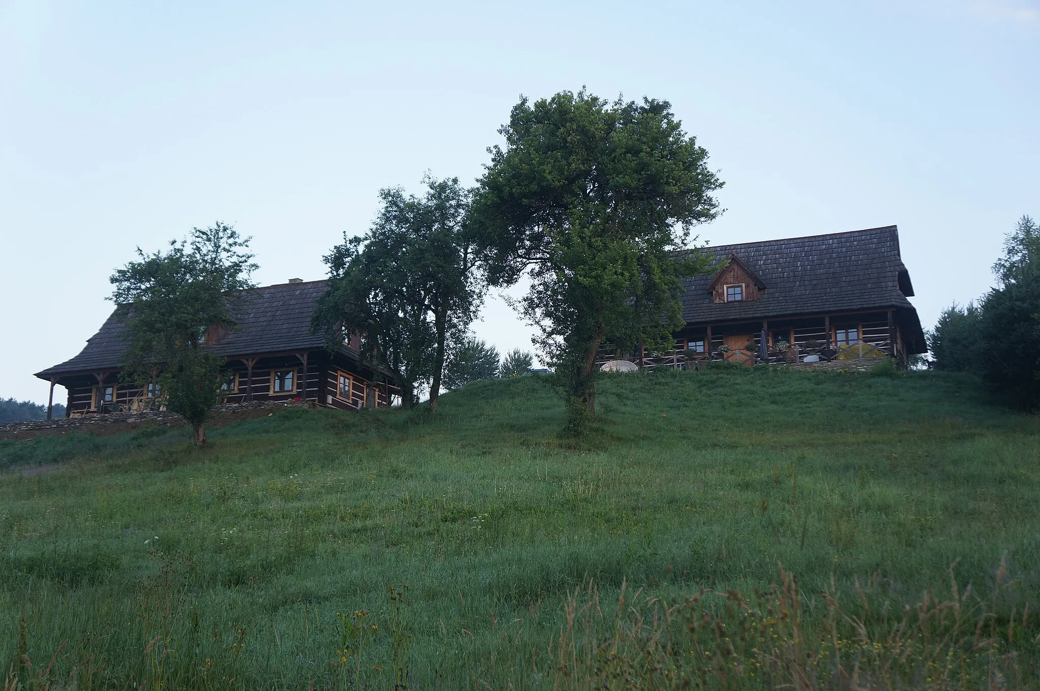 Photo showing: Zahoczewie - drewniane domy