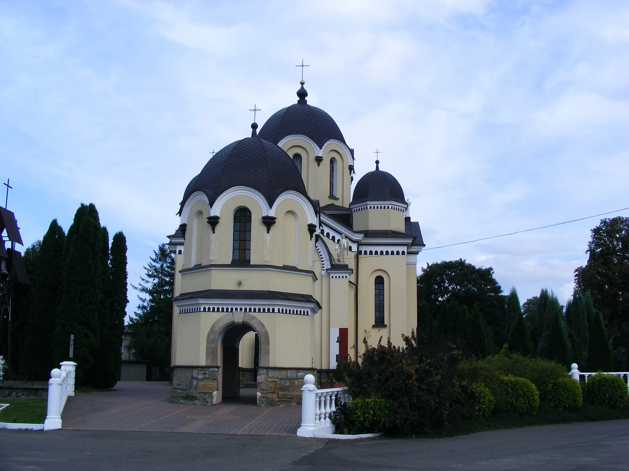 Photo showing: Dawna cerkiew, obecnie kościół Wniebowzięcia Najświętszej Maryi Panny w Wróbliku Królewskim.