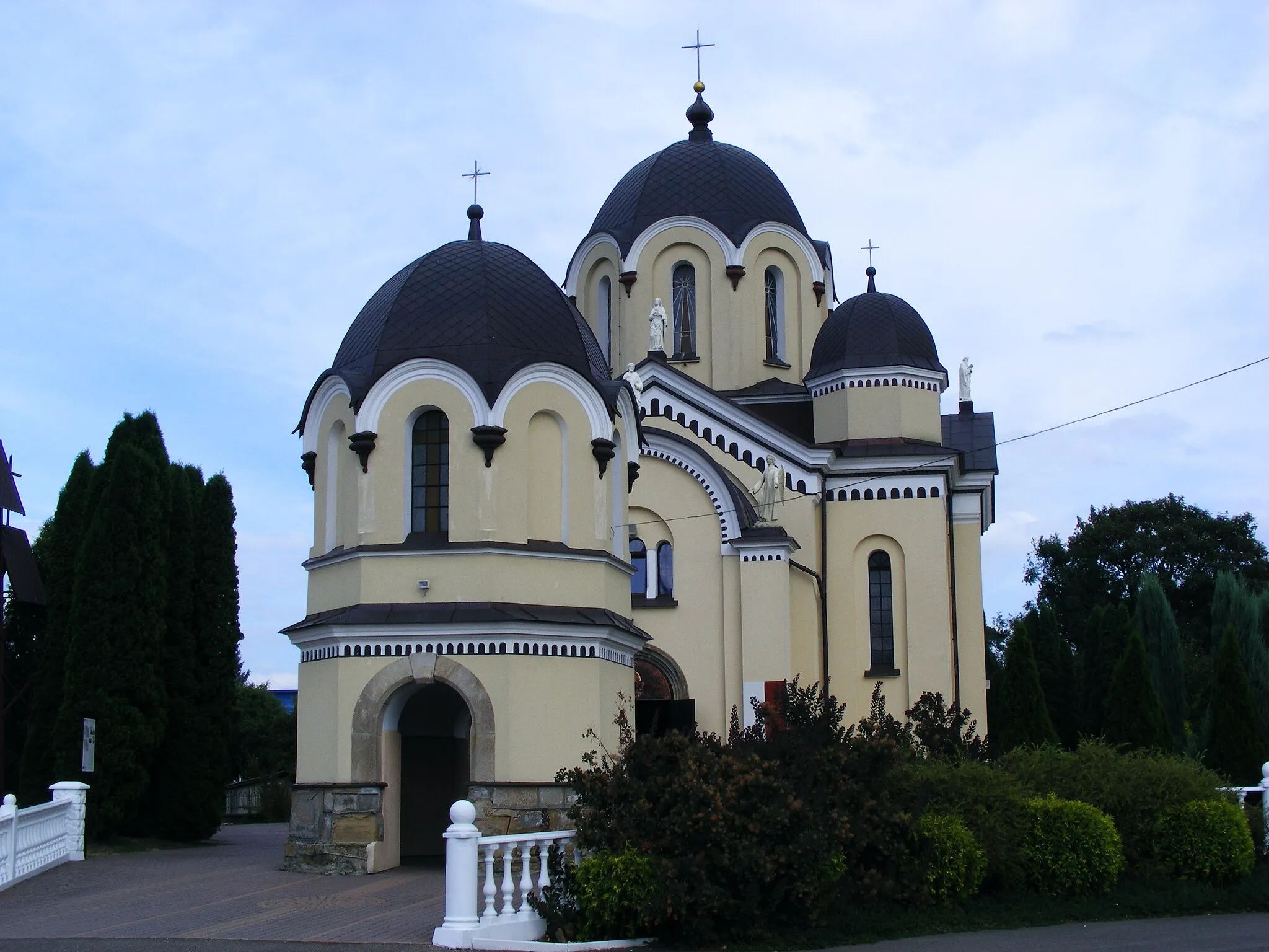 Photo showing: Dawna cerkiew, obecnie kościół Wniebowzięcia Najświętszej Maryi Panny w Wróbliku Królewskim.
