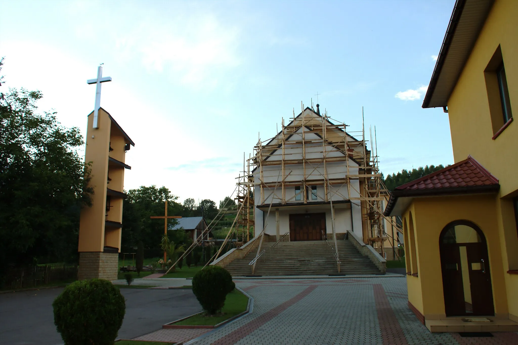 Photo showing: Local church with the bell tower in the village of Wara, Podkarpackie voivodeship, Poland