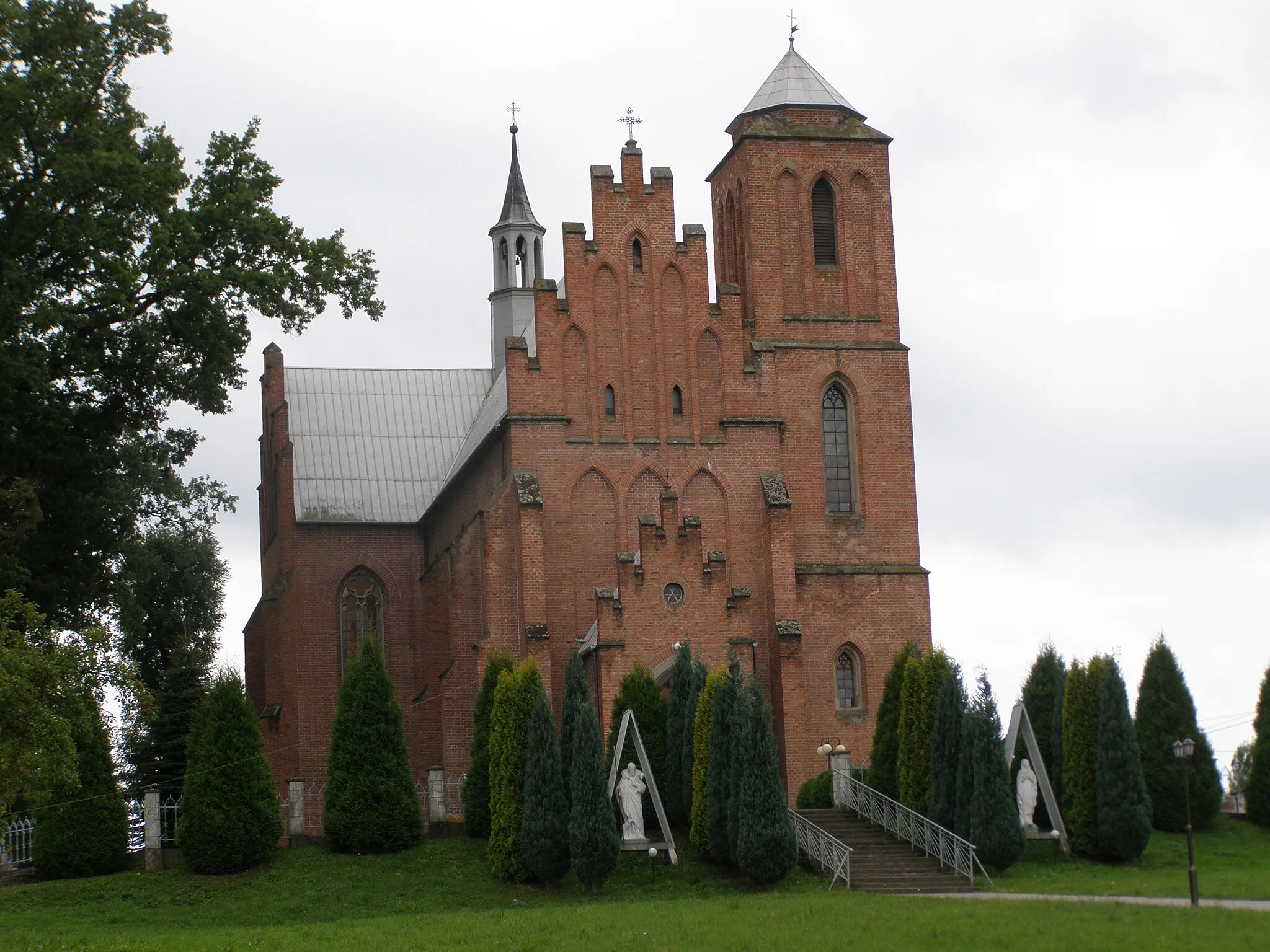 Photo showing: Kościół parafialny p.w. Jana Kantego w Ustrobnej