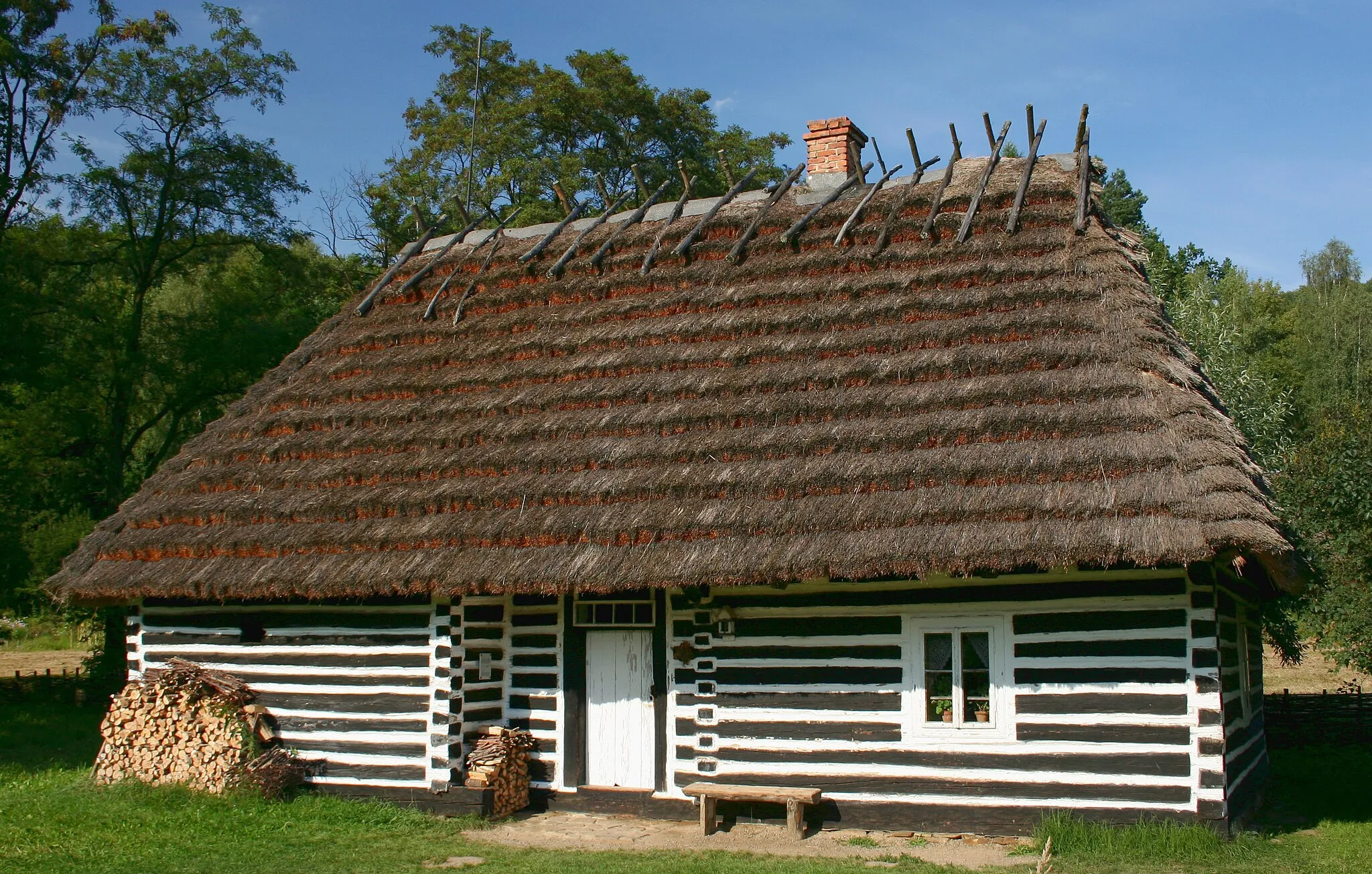 Photo showing: Open air museum in Sanok, house from Ustrobna, Poland