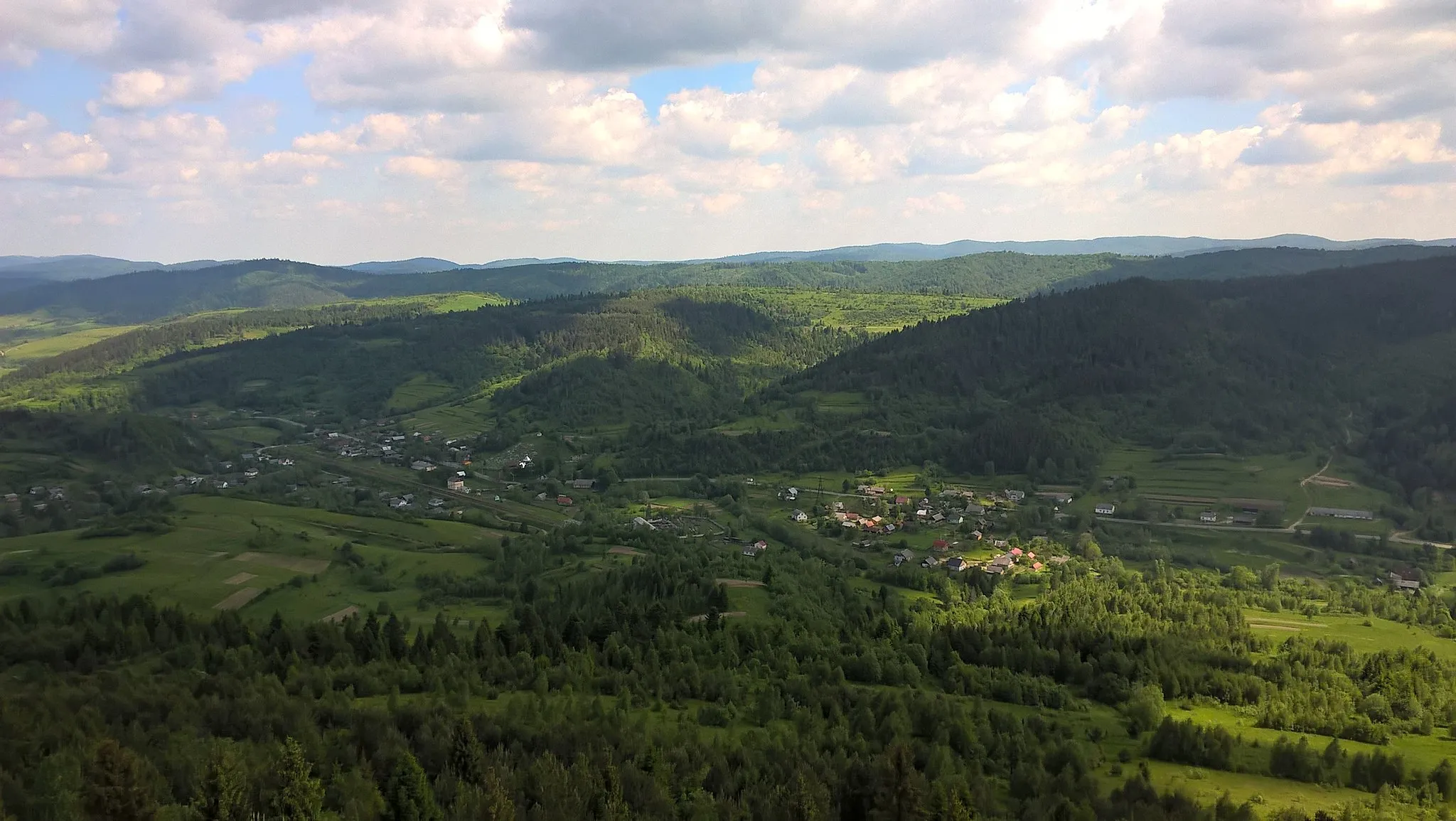 Photo showing: Ясени́ця-Замкова́ — село  у Старосамбірському районі Львівської області. Вид з вежі мобільного звязку.