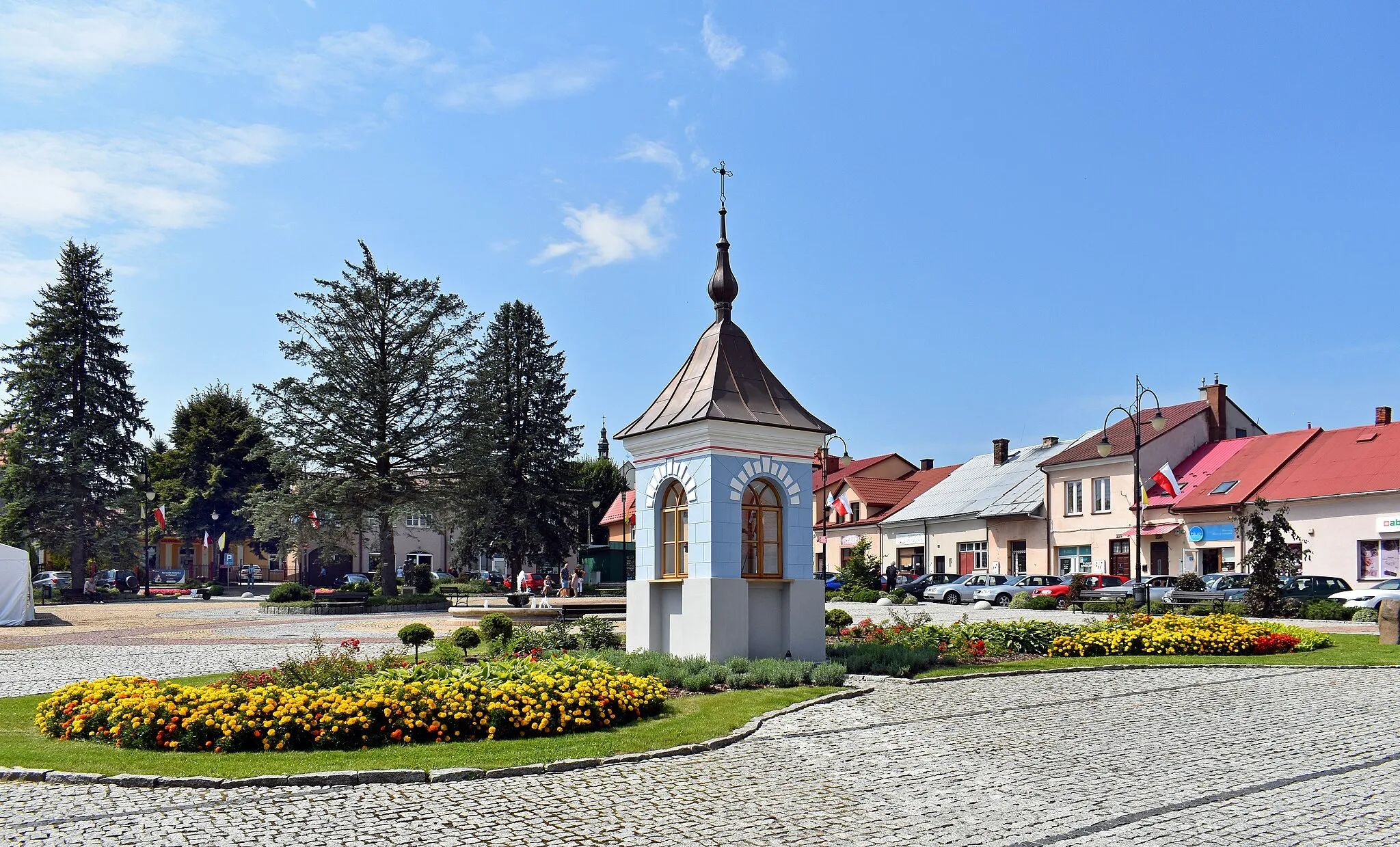 Photo showing: Market square, Wielopole Skrzyńskie village, Ropczyce-Sędziszów County, Subcarpathian Voivodeship, Poland