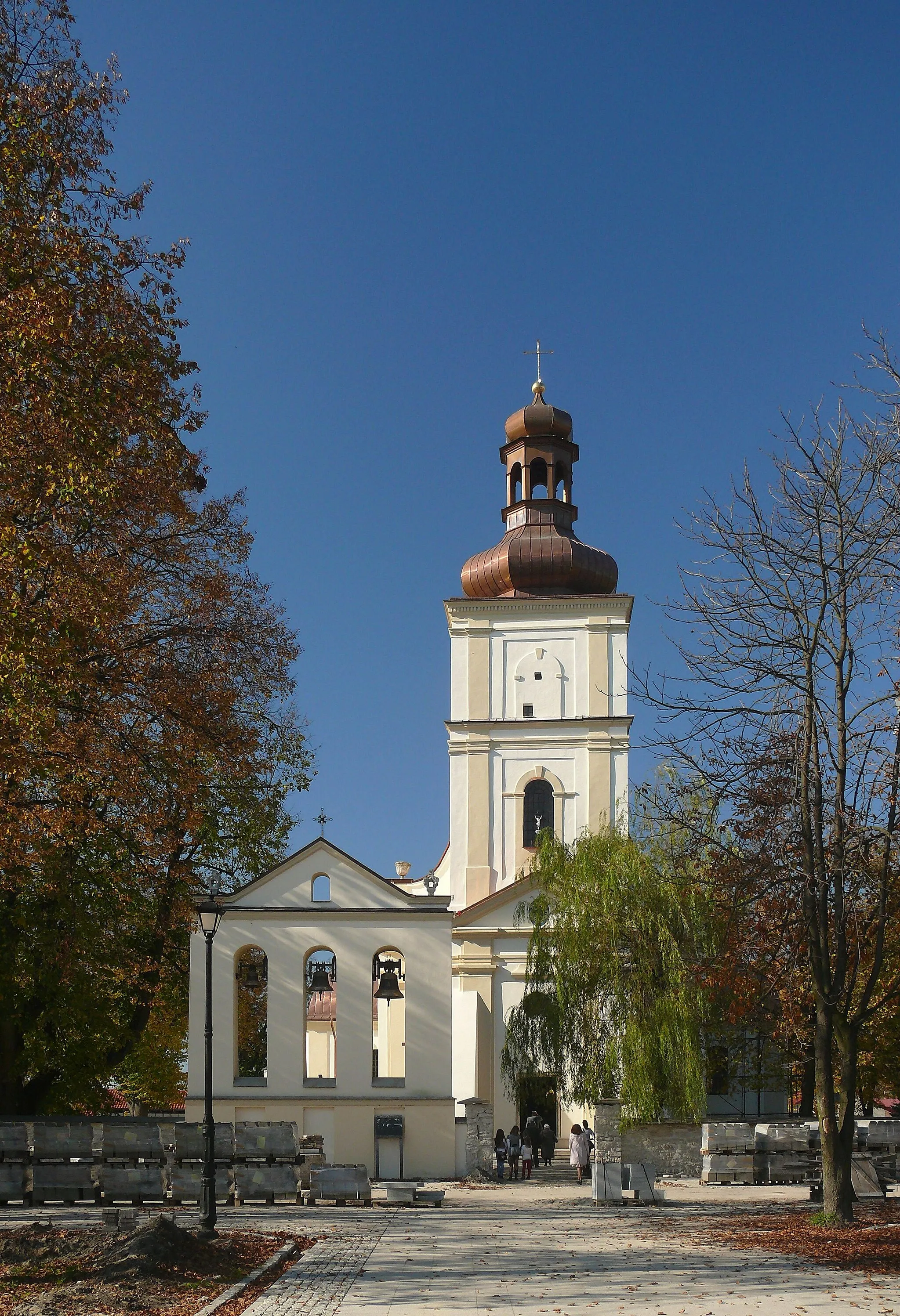 Photo showing: widok na kościół parafialny w Narolu, woj. podkarpackie