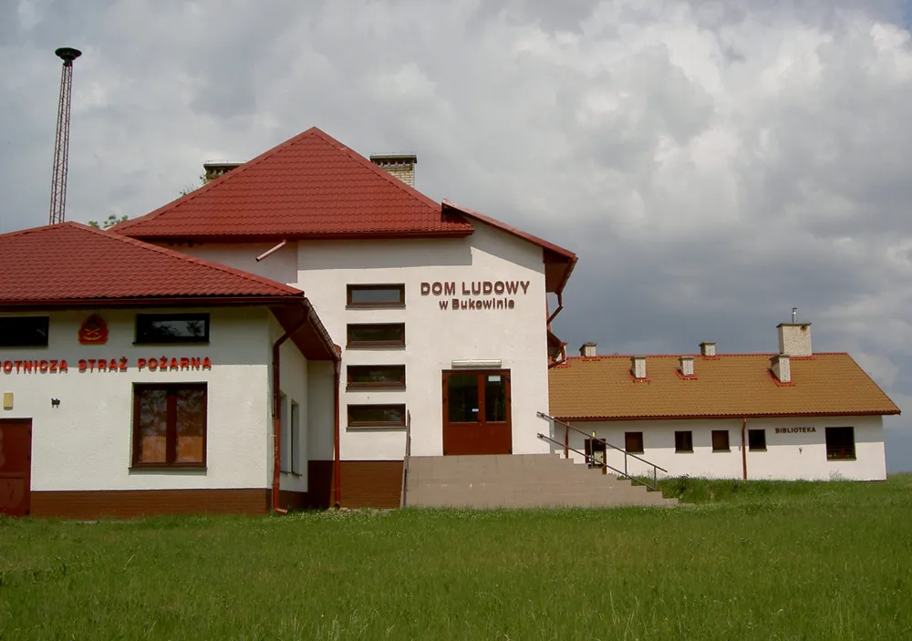 Photo showing: Bukowina (województwo lubelskie), Poland • Dom Ludowy / House of  the People