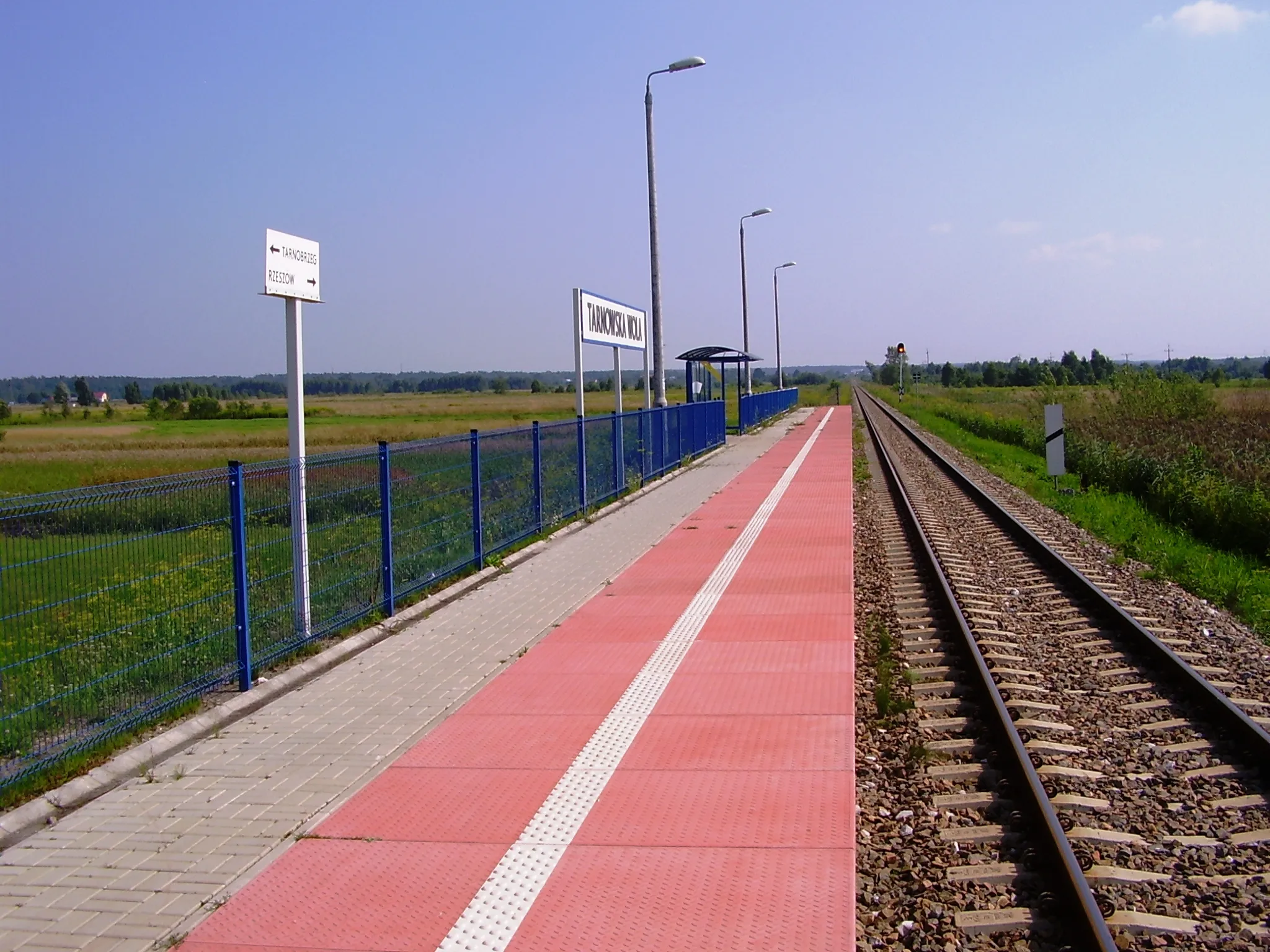 Photo showing: Tarnowska Wola, przystanek kolejowy, 2011-08-07