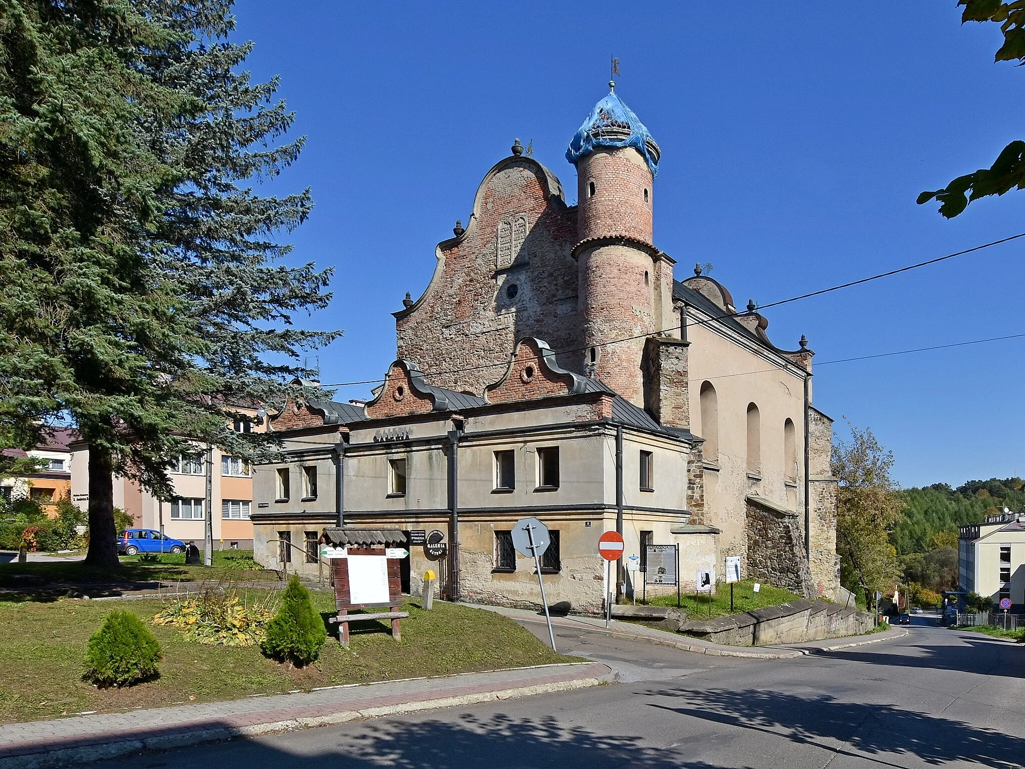 Photo showing: Lesko, synagoga