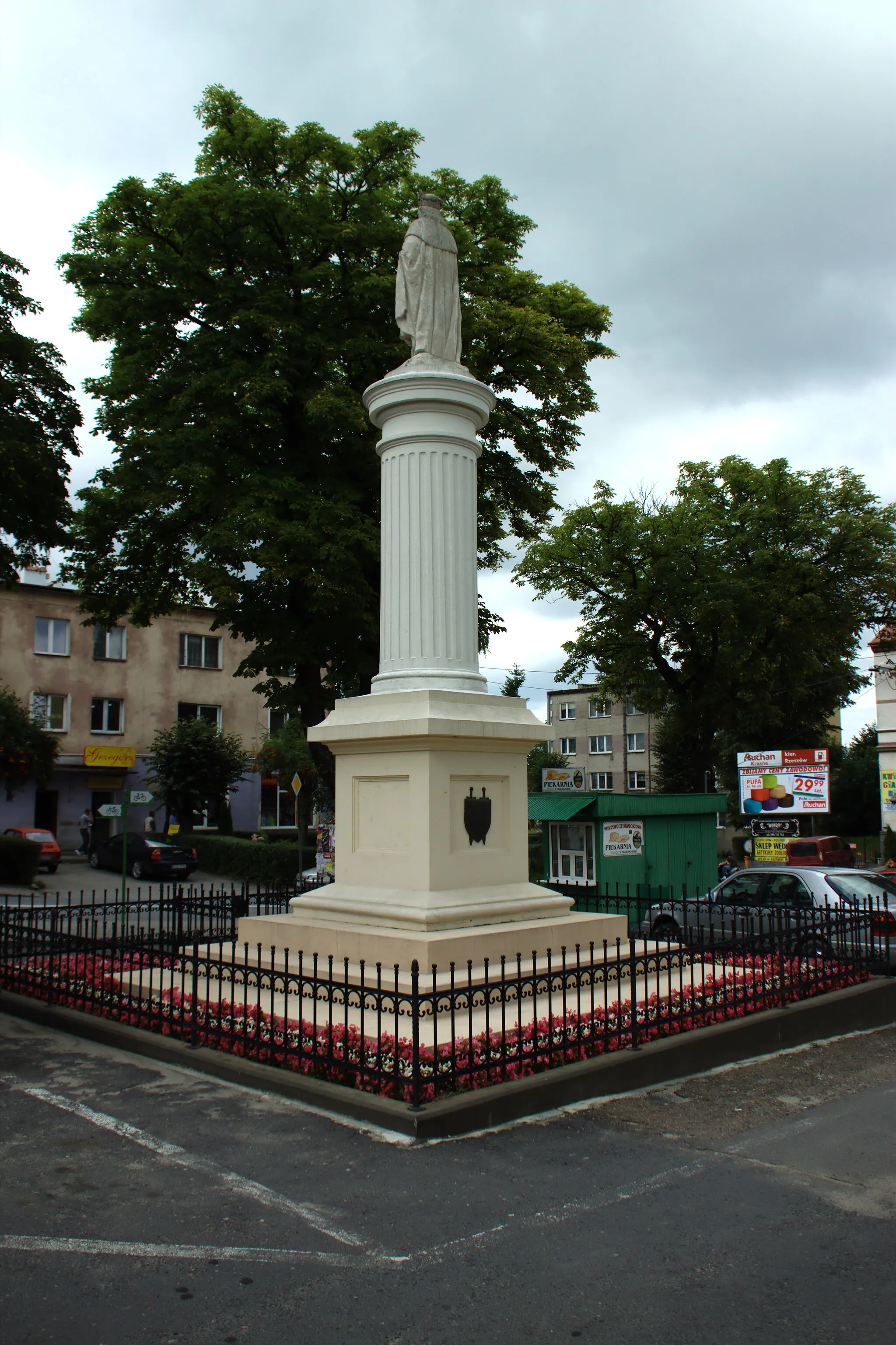 Photo showing: A memorial at the main square in Dynów, Podkarpackie voivodeship, PL