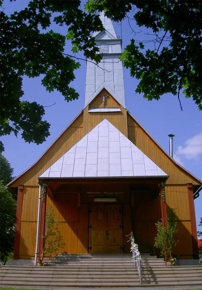 Photo showing: Kościół parafialny pw. św. Antoniego Padewskiego w Różańcu