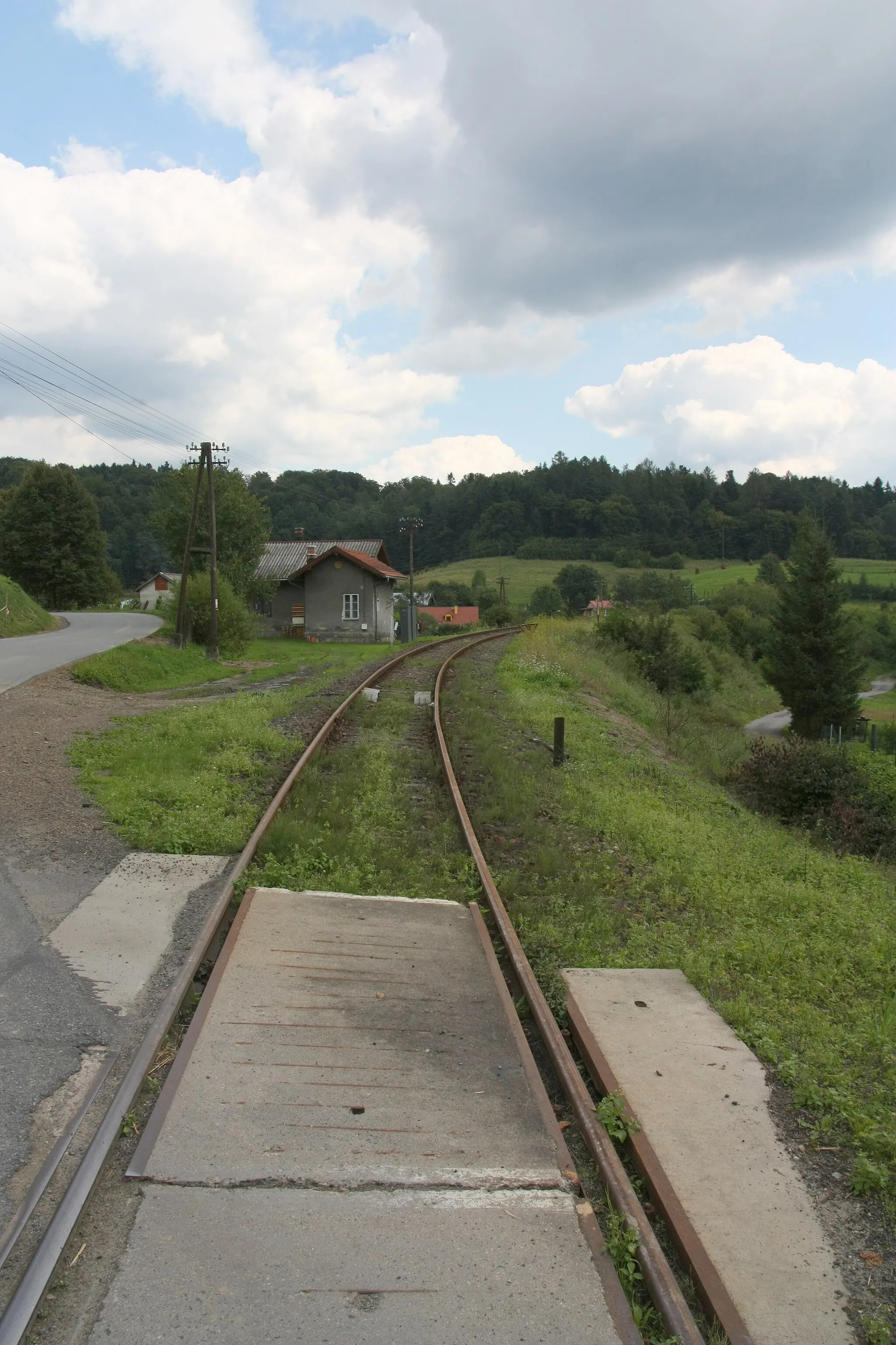 Photo showing: Level crossing in Bezmiechowa Dolna.