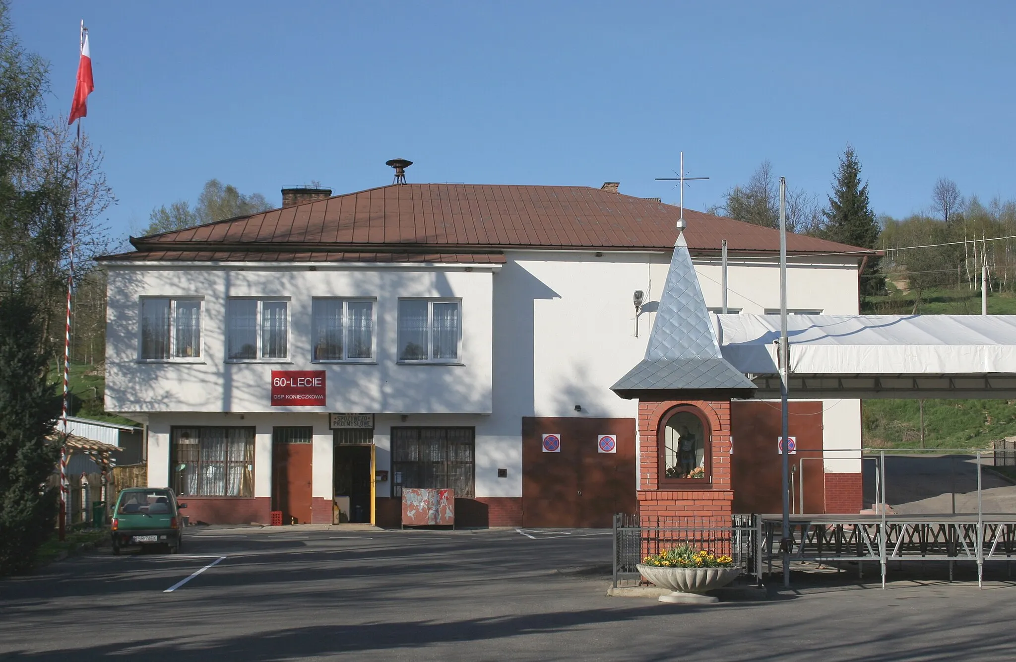 Photo showing: The Fire department in Konieczkowa, Poland.