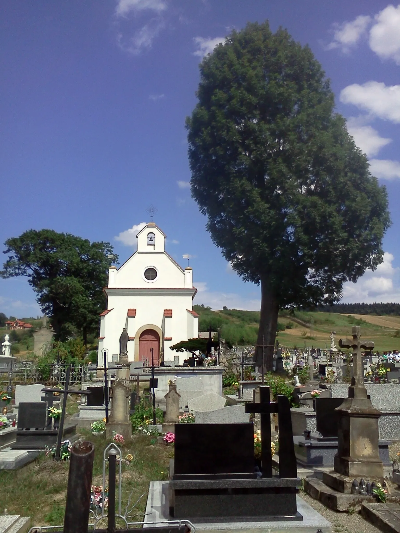 Photo showing: Kaplica cmentarna na cmentarzu w Kołaczycach