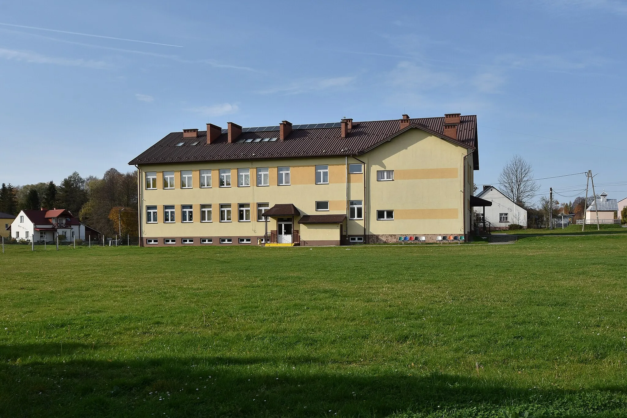 Photo showing: Łazy Dębowieckie, szkoła