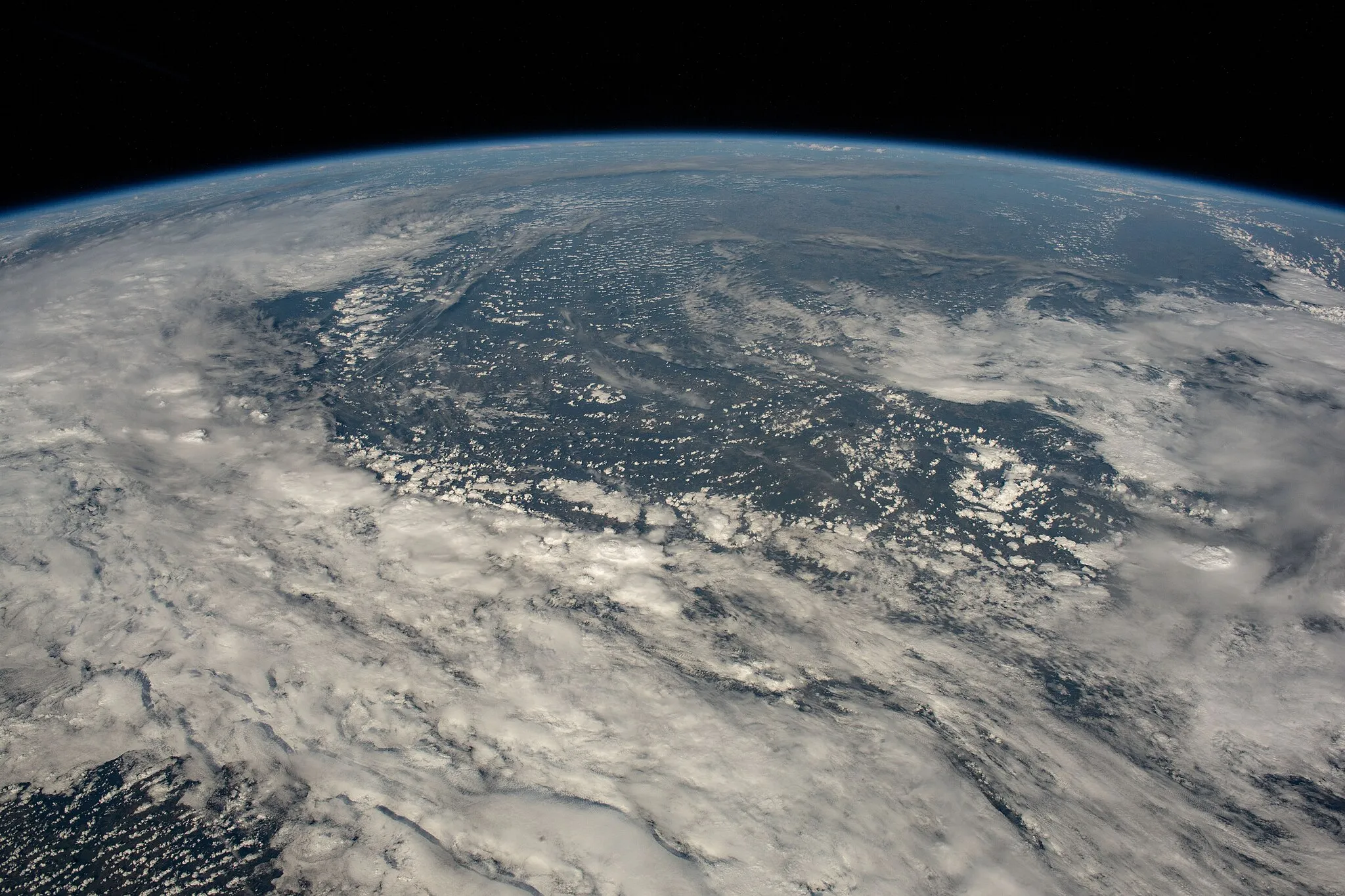 Photo showing: View of Earth taken during ISS Expedition 67.