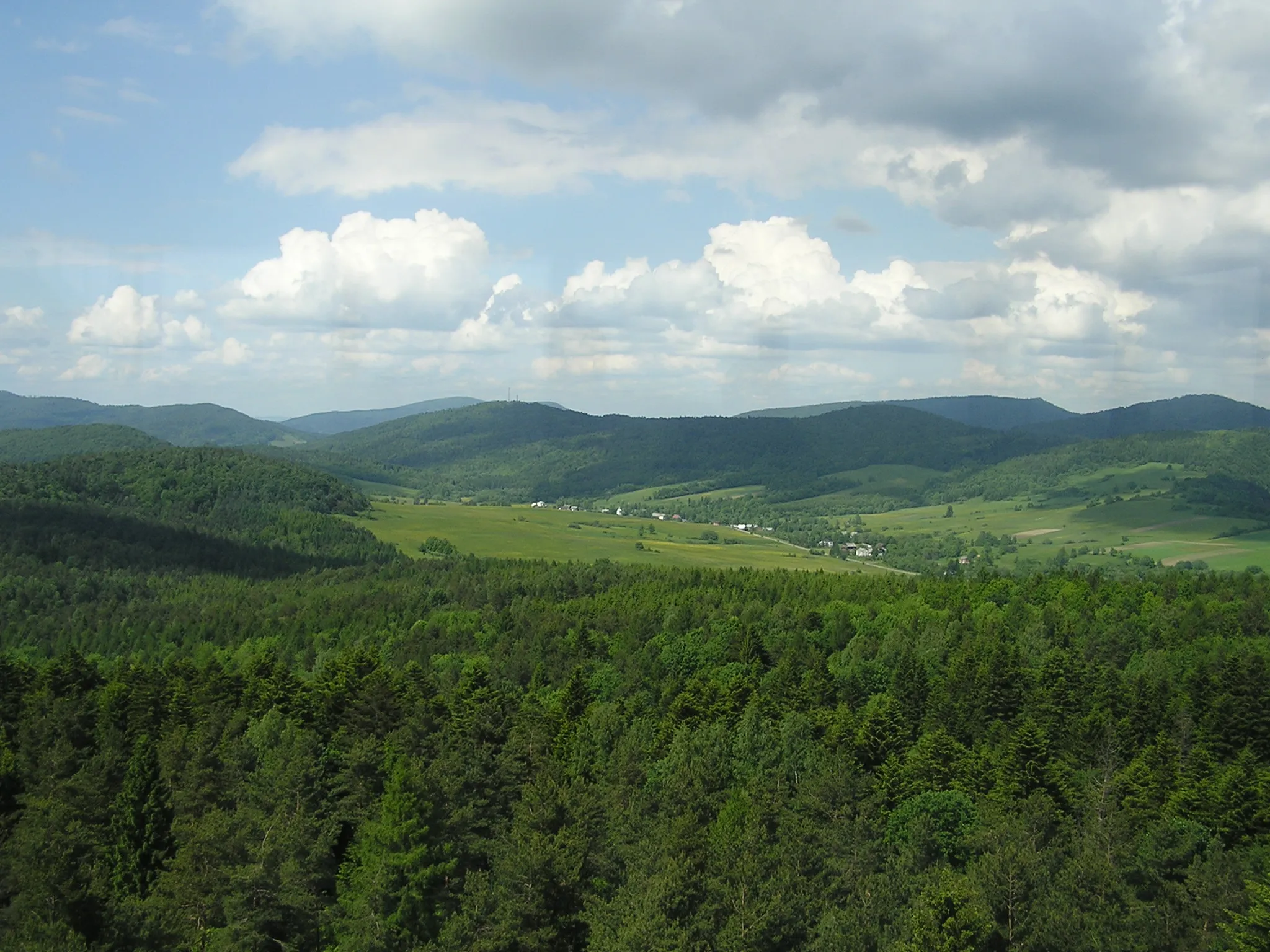Photo showing: Panoráma duklianského priesmyku s pohľadom na osadu Jasliska v Poľsku