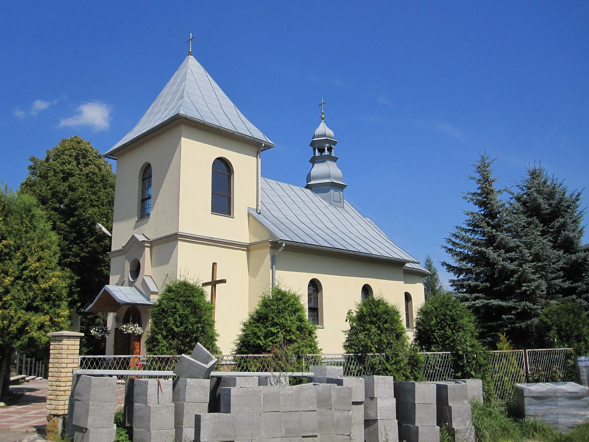 Photo showing: Church in Myczków village