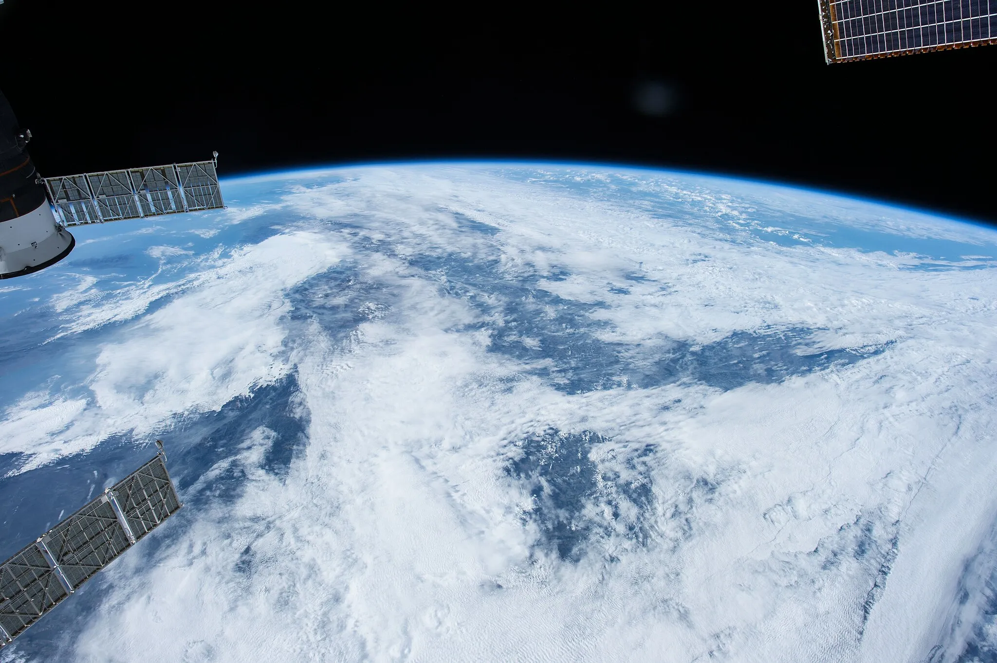 Photo showing: View of Earth taken during ISS Expedition 53.