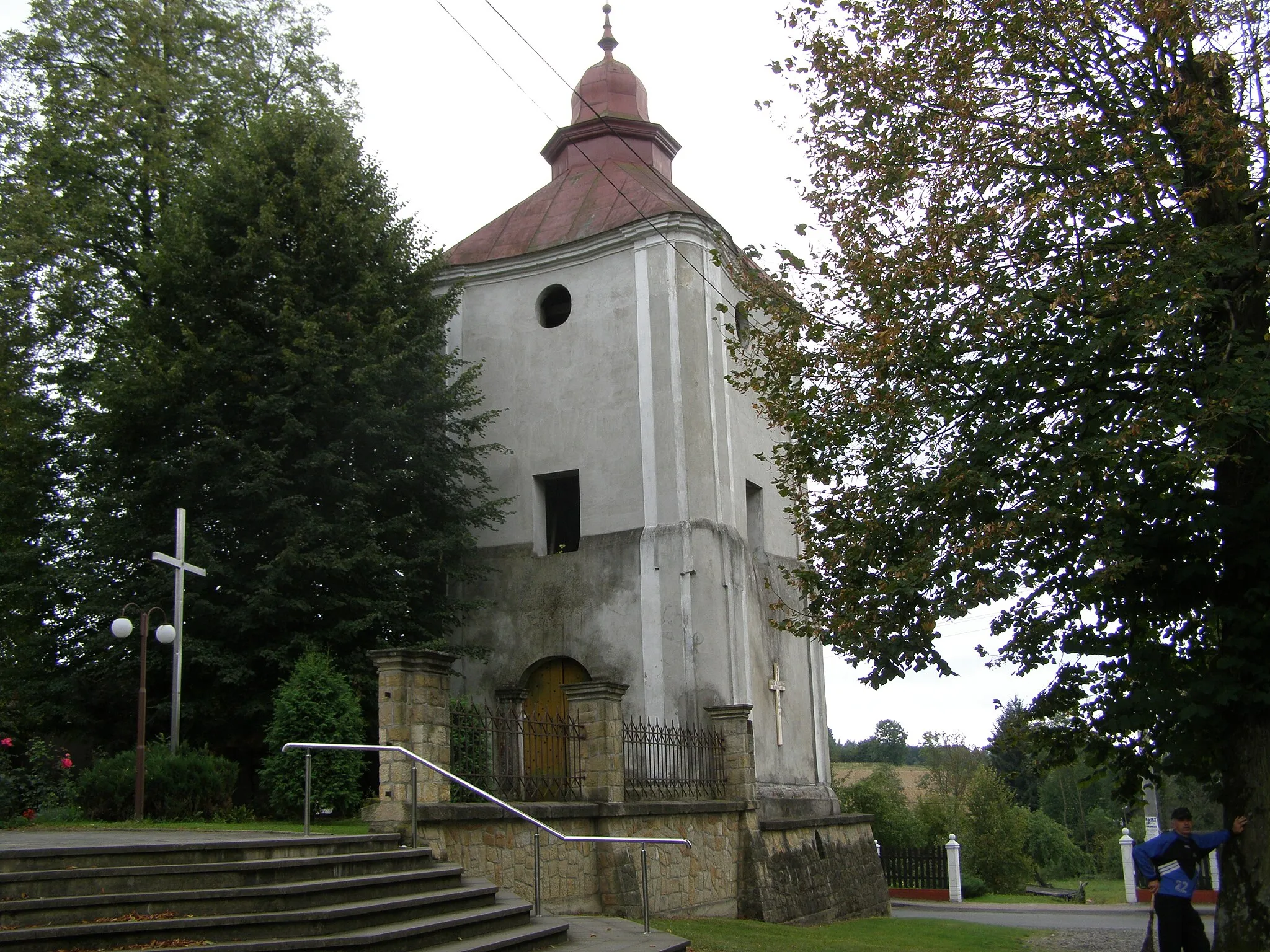 Photo showing: Dzwonnica przy kościele par. p.w. Narodzenia NMP i św. Andrzeja Apostoła w Łączkach Jagiellońskich (zabytek nr rejestr. 12-ZN)