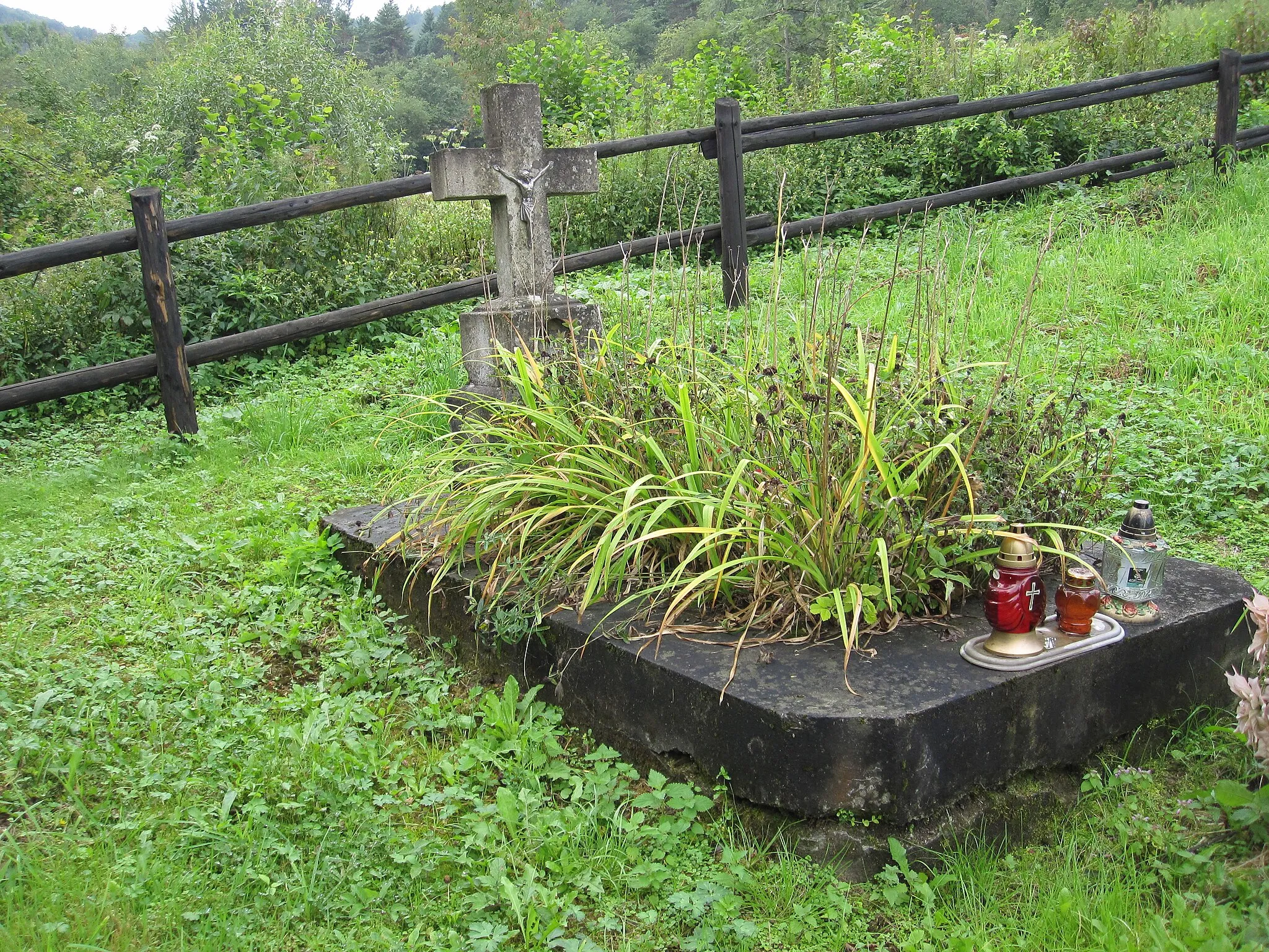 Photo showing: Tombstone on the old Orthodox cemetery