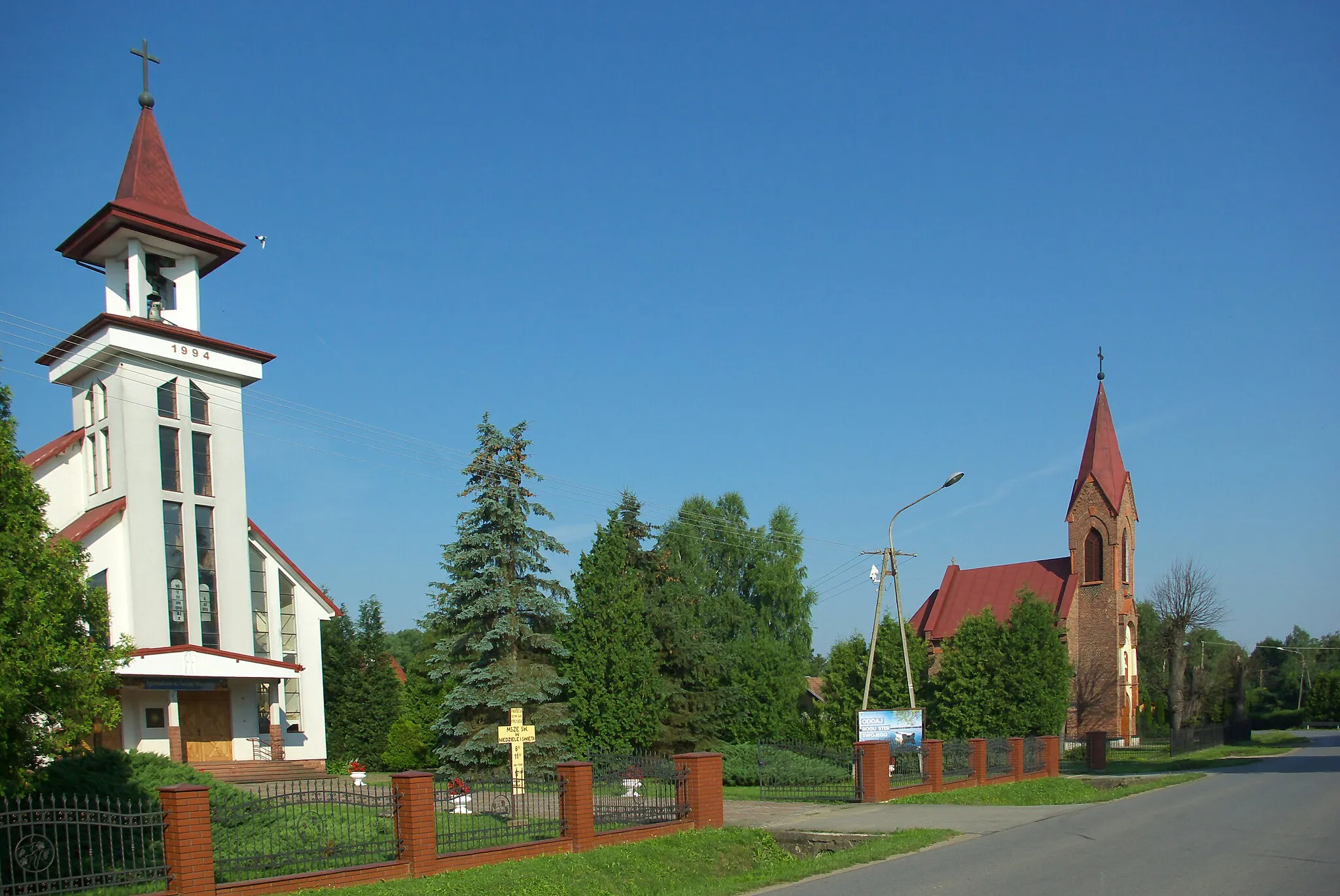 Photo showing: Kościół i stara kaplica w Prusieku.