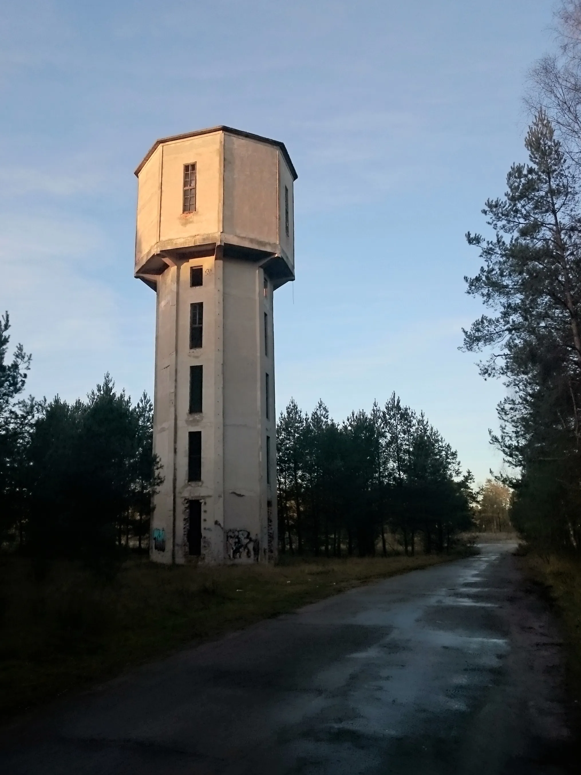Photo showing: Water tower at Czerwony Bór railway station, gmina Zambrów, podlaskie, Poland