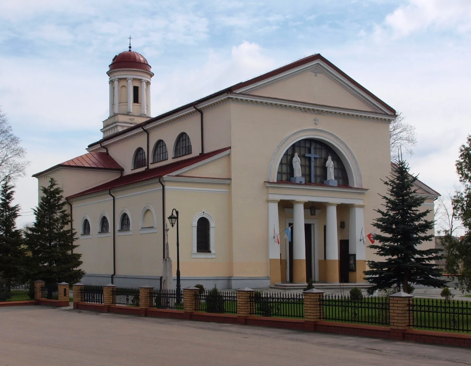 Photo showing: Kościół pw. Świętej Trójcy w Raczkach (pow. suwalski)