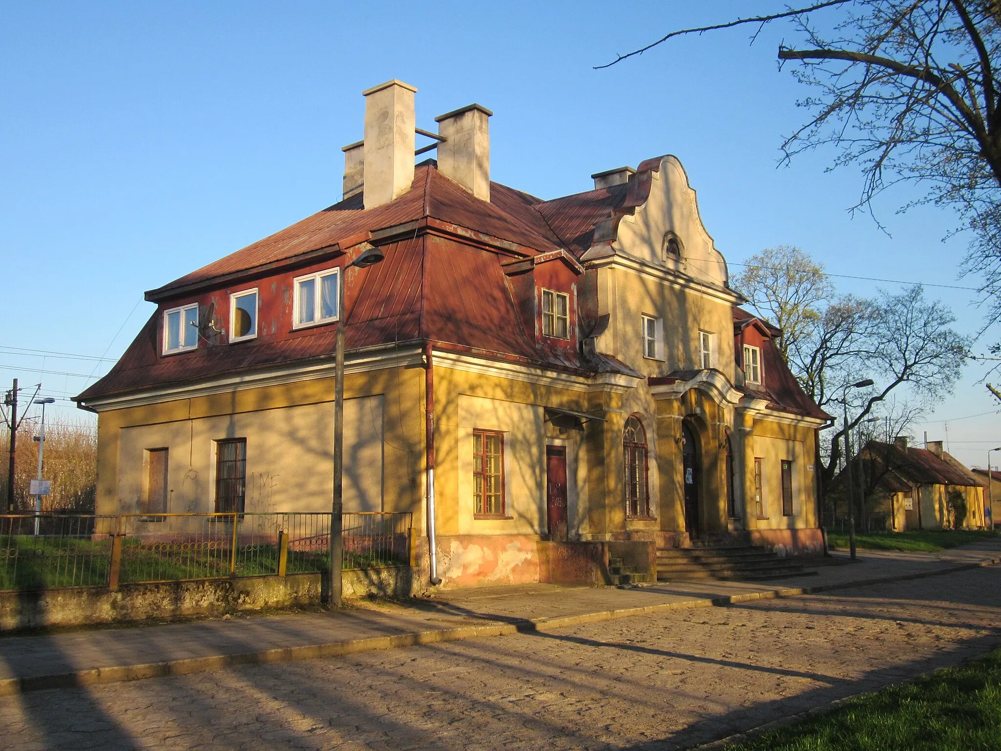 Photo showing: Mońki train station