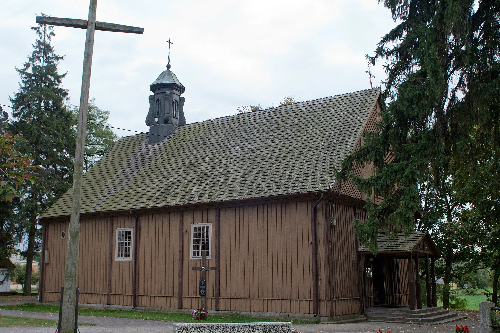 Photo showing: Miłkowice-Maćki , Kościół par. p.w. św. Rocha, drewn., 1811