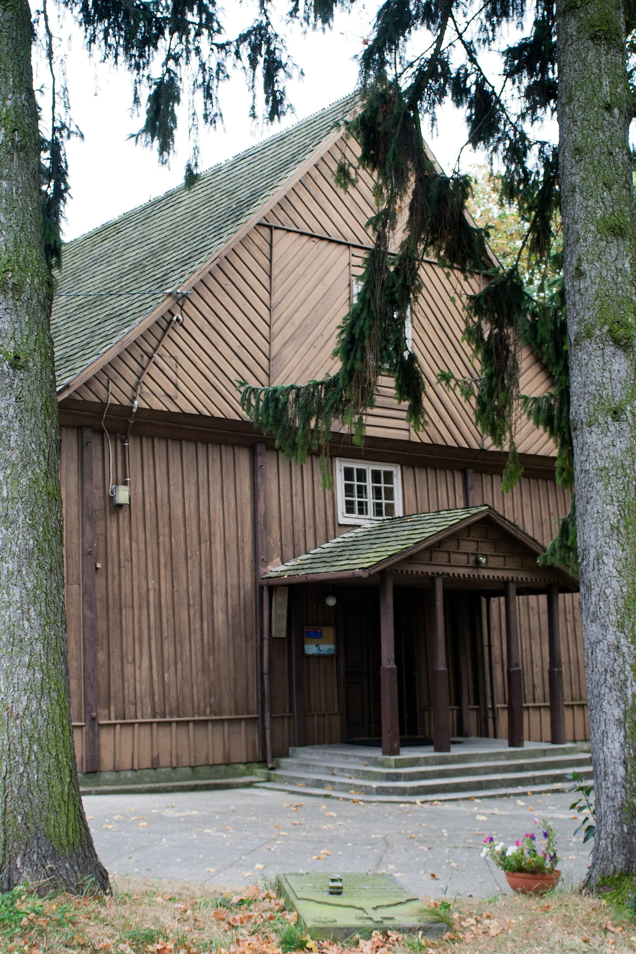 Photo showing: Miłkowice-Maćki , Kościół par. p.w. św. Rocha, drewn., 1811
