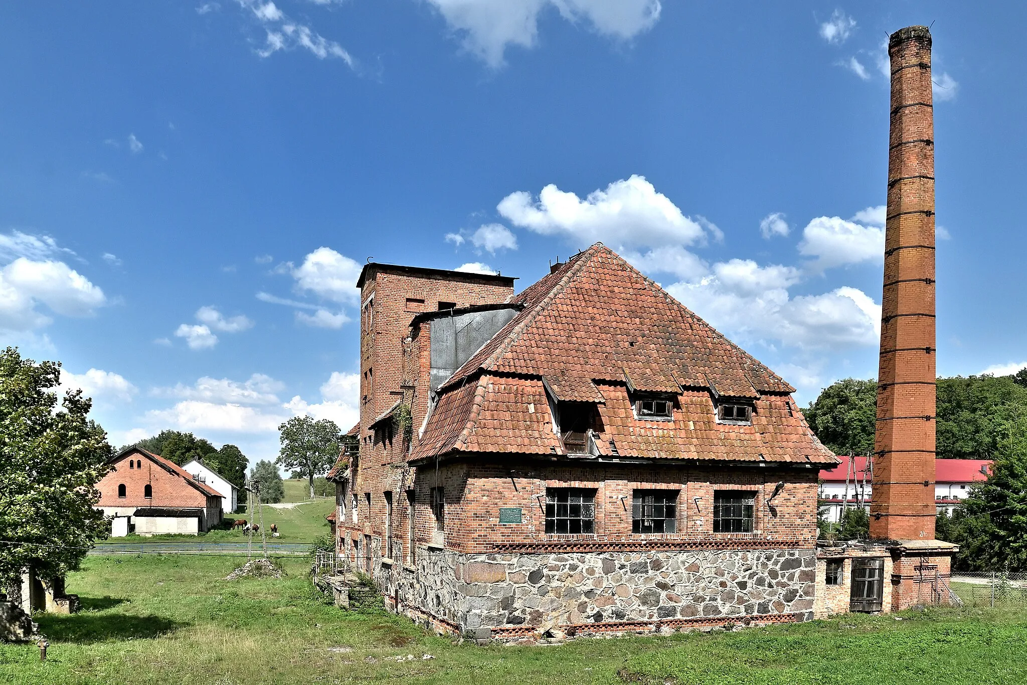Photo showing: Cichy - Wirtschaftsgebäude des ehemaligen Gutes