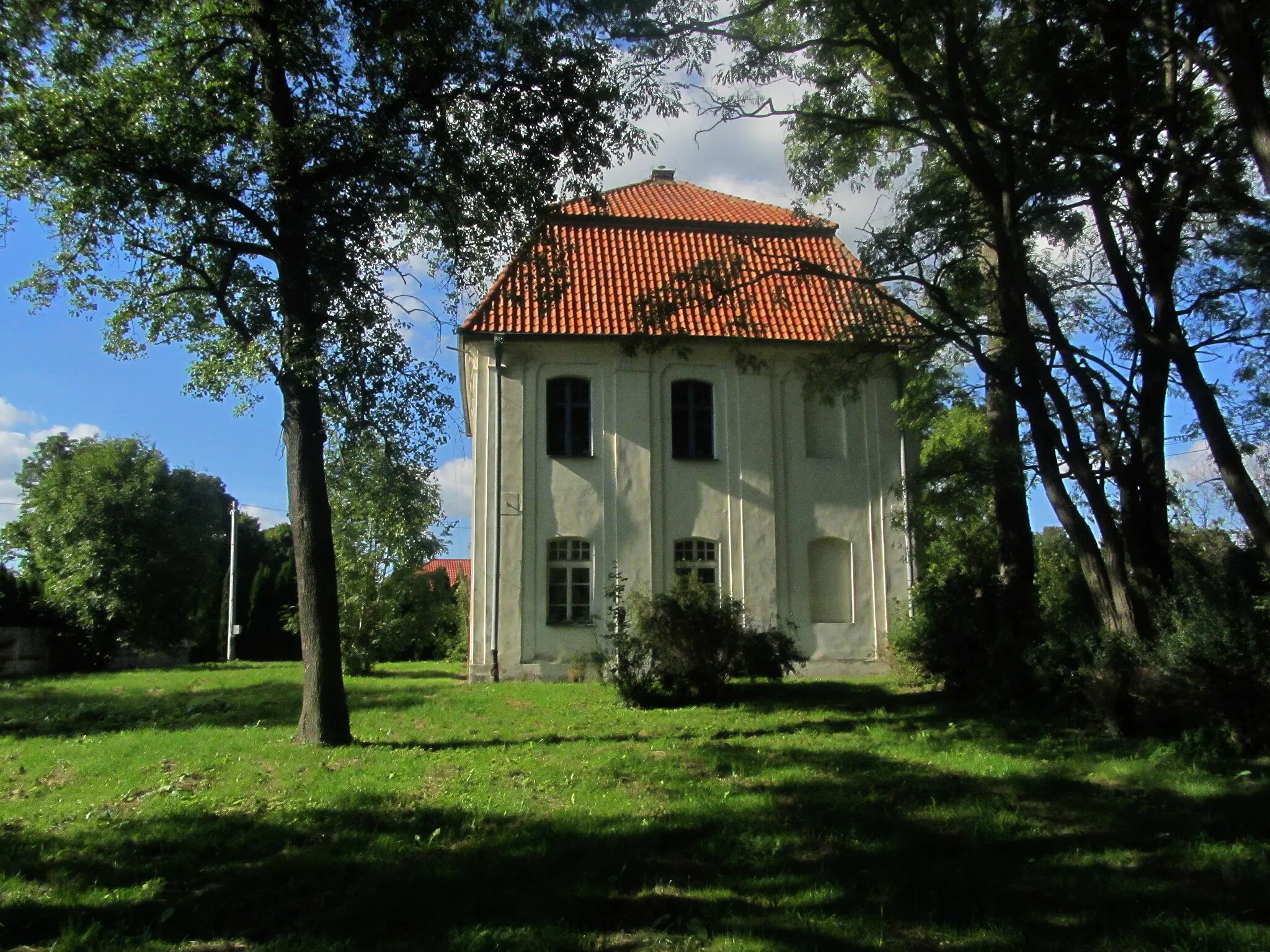 Photo showing: Turośń Kościelna - pawilon dworski, obecnie biblioteka (zabytek nr 55 (61) z 27.07.1956)