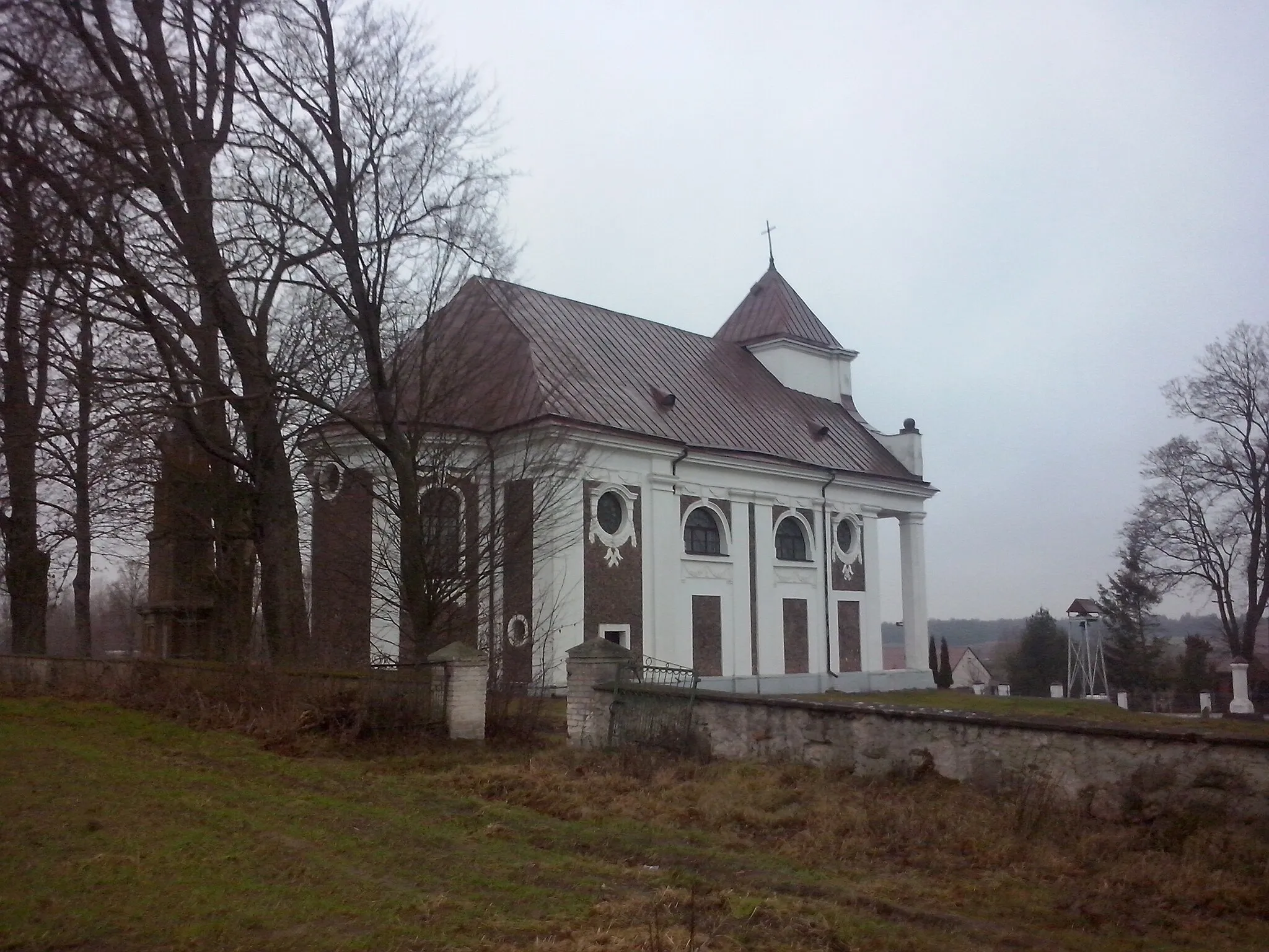 Photo showing: Siderka - pierwotnie cerkiew unicka (zbud. w 1825 z fundacji Ignacego Zawistowskiego), od 1839 cerkiew prawosławna pw. Przemienienia Pańskiego, od 1920 kościół rzymskokatolicki pw. Opatrzności Bożej