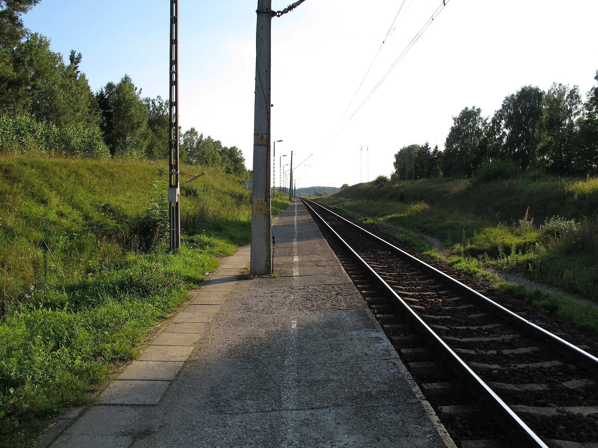 Photo showing: Rozedranka train stop in Nowa Rozedranka village, gmina Sokółka, podlaskie, Poland