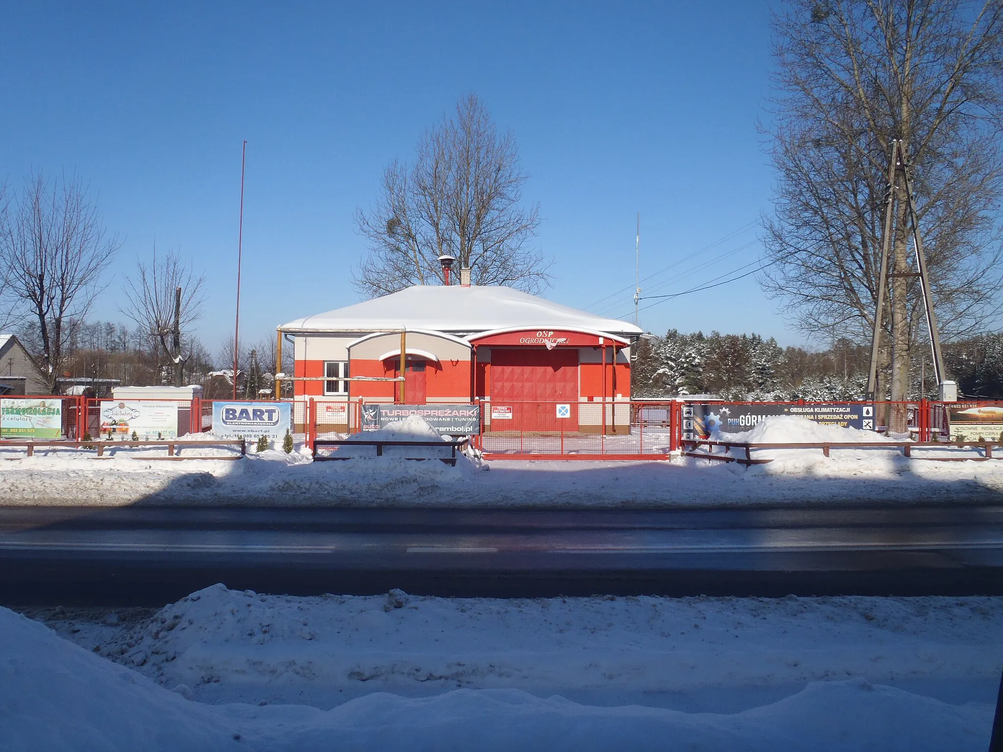 Photo showing: Volunteer fire department station in Ogrodniczki