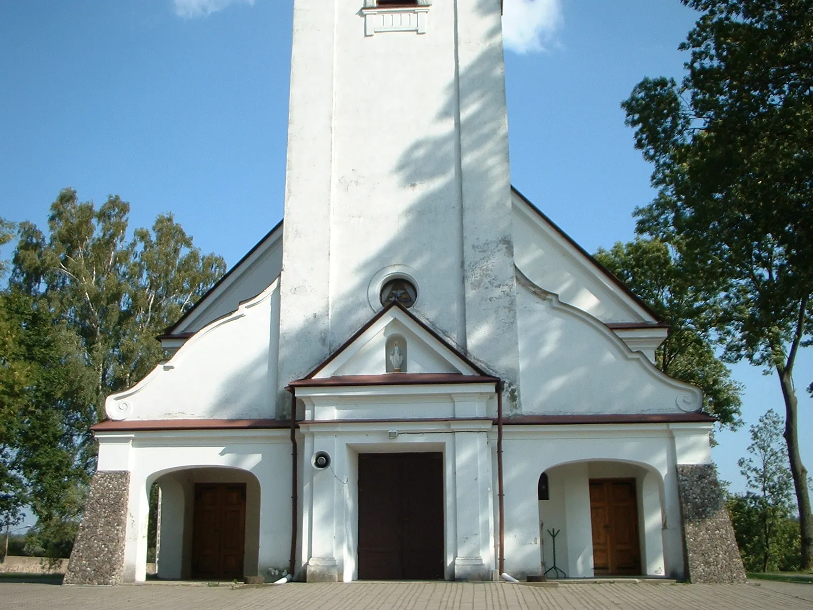 Photo showing: Wejście do kościoła w Klimówce (woj. podlaskie).