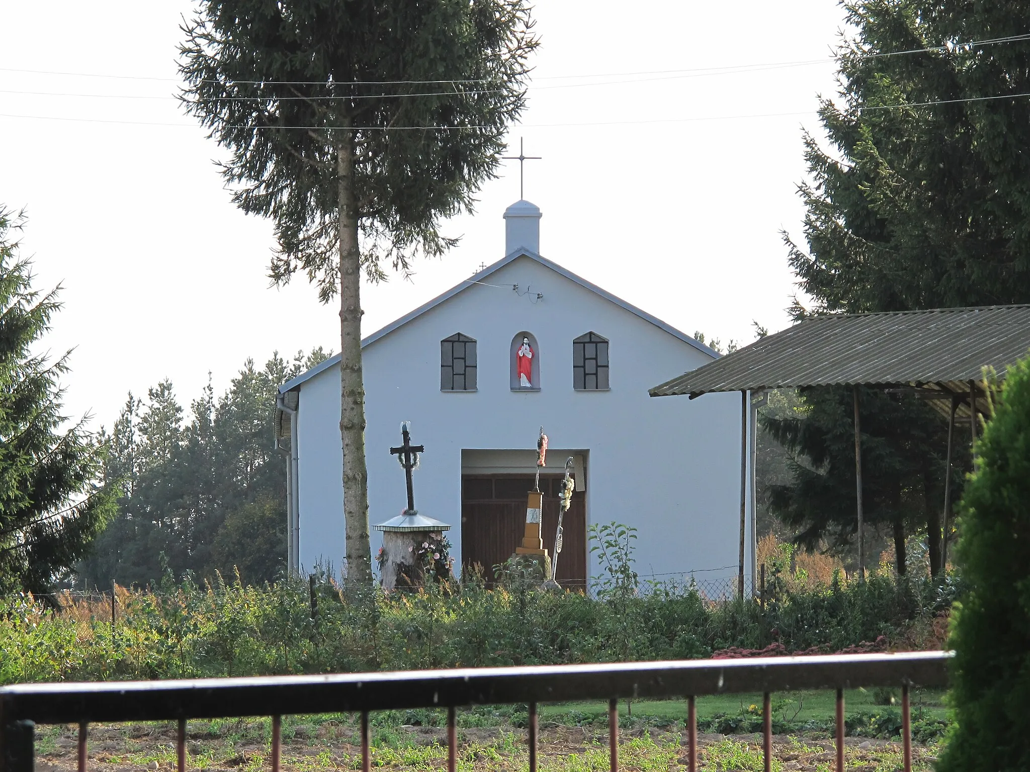 Photo showing: Sacred Heart of Jesus chapel from 1989 in Karpowicze, gmina Suchowola, podlaskie, Poland