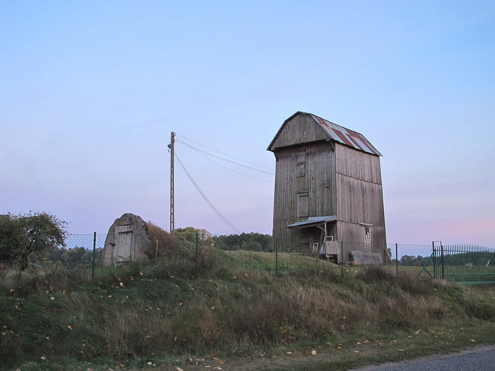 Photo showing: Body of an old paltrok windmill from 1924 in Kalinówka Kościelna, gmina Knyszyn, podlaskie, Poland