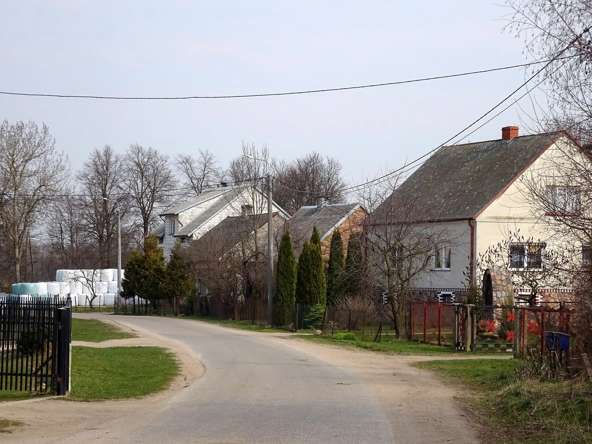 Photo showing: Cedry (powiat kolneński, gmina Stawiski).